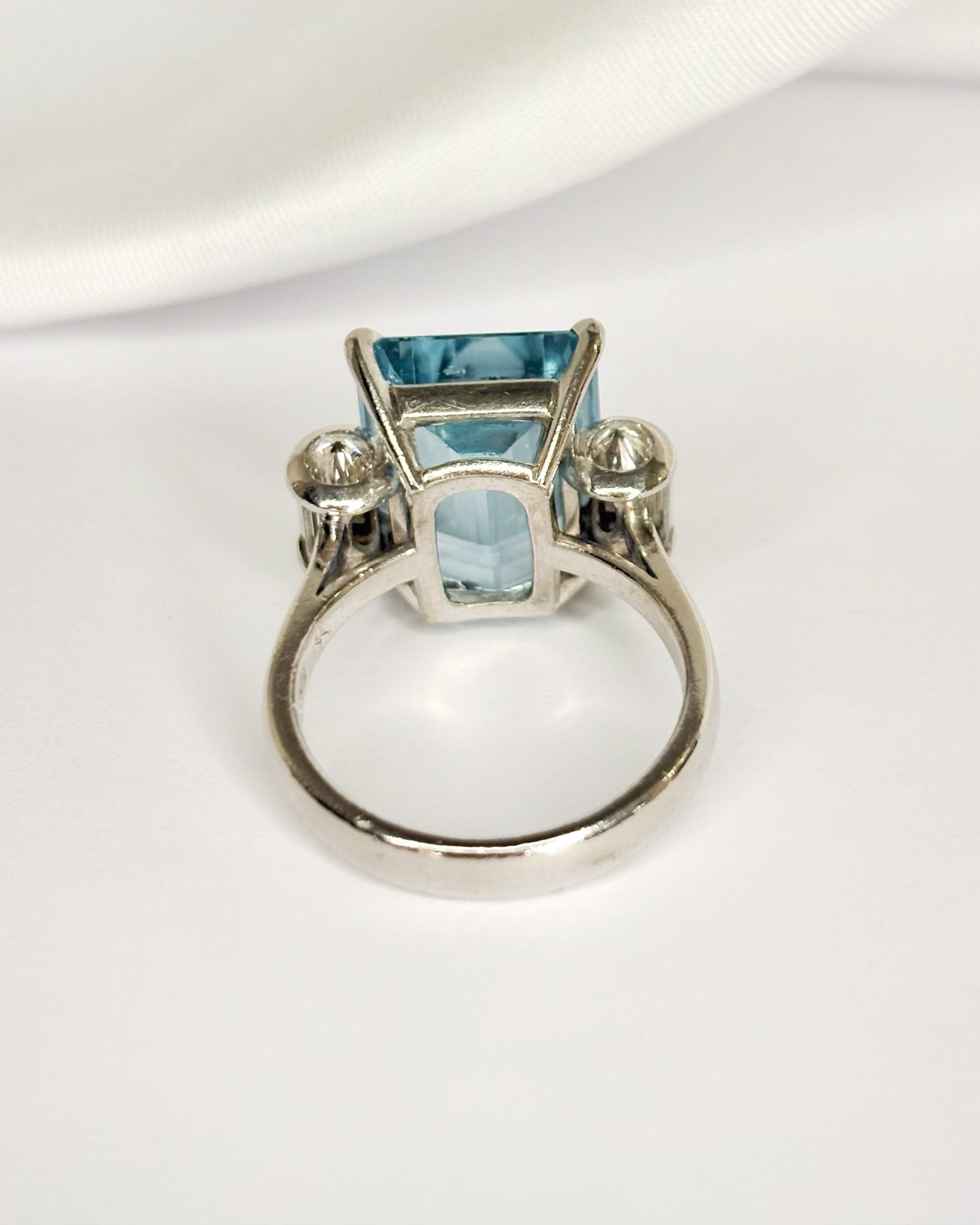 Bague Cocktail Aigue-Marine 9.70 carats & Diamants 0.60 carat "Melissa" - Elliade Paris