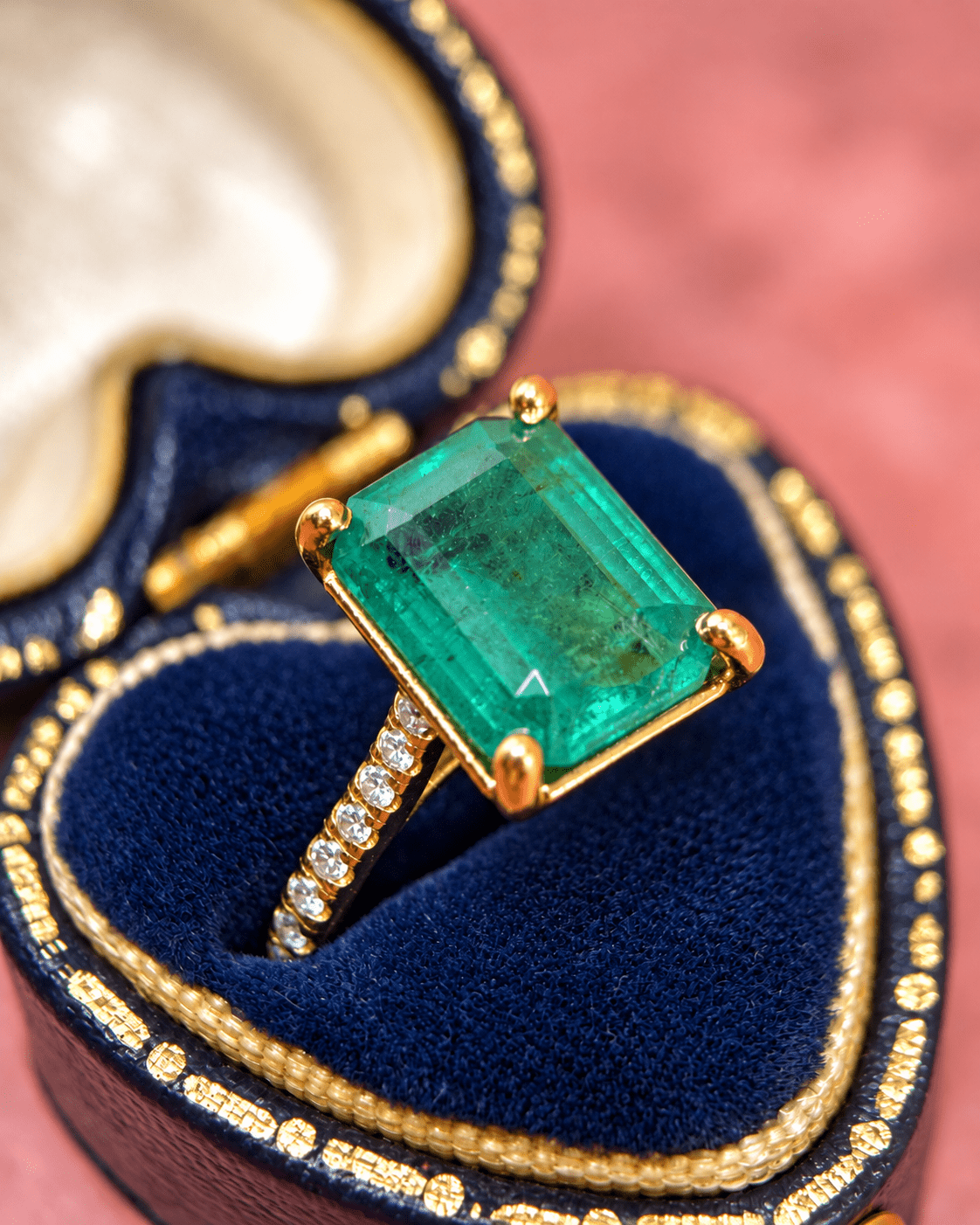 Bague Cocktail Émeraude 3.60 carats & Diamants 0.36 carat 4,45g "Blandine" - Elliade Paris
