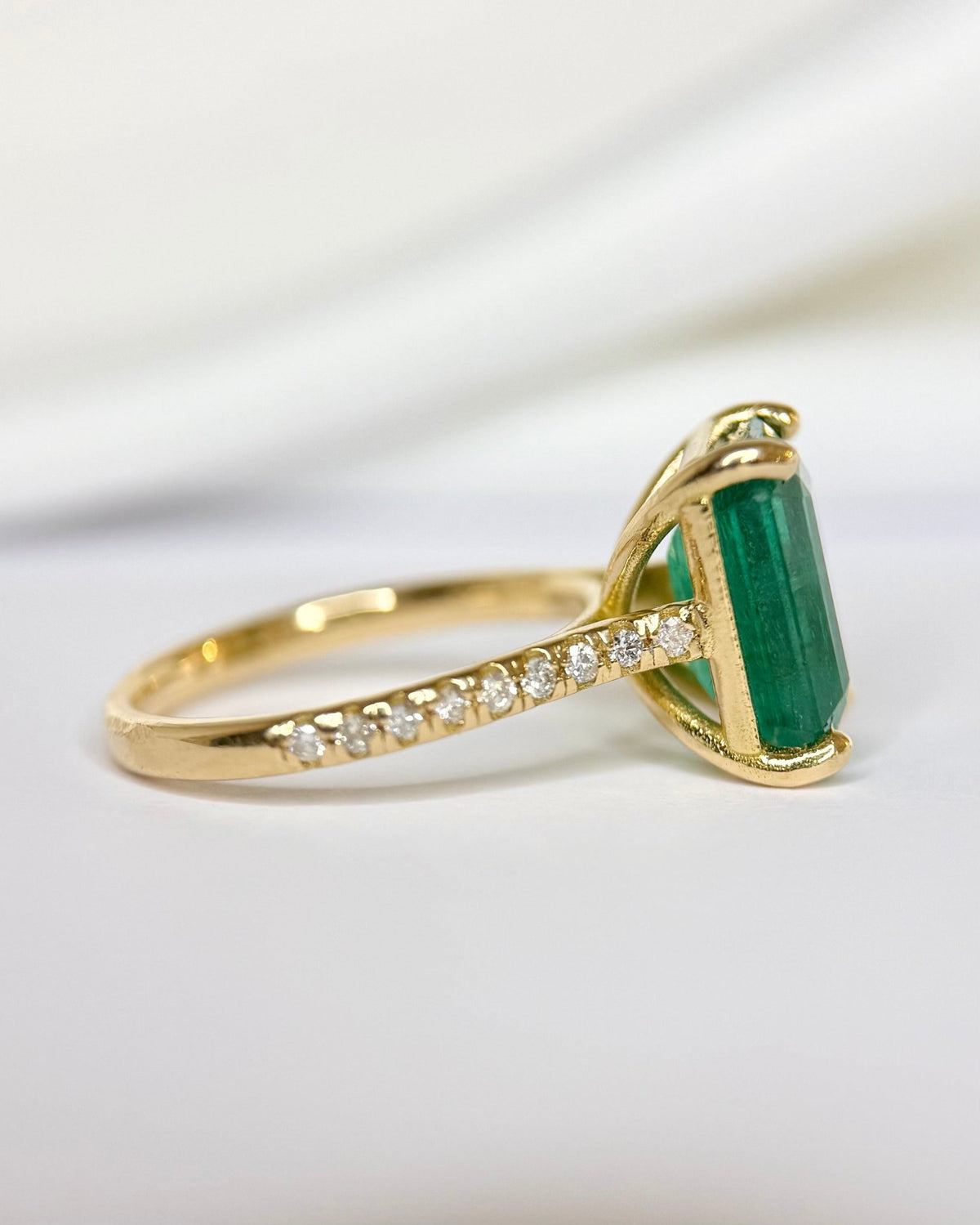Bague Cocktail Émeraude 3.60 carats & Diamants 0.36 carat 4,45g "Blandine" - Elliade Paris