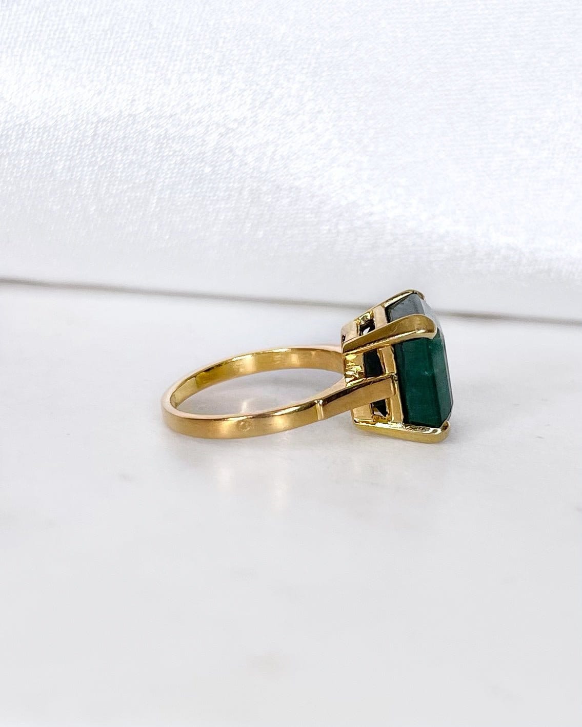 Bague Cocktail Émeraude 5.40 carats "Shay" - Elliade Paris