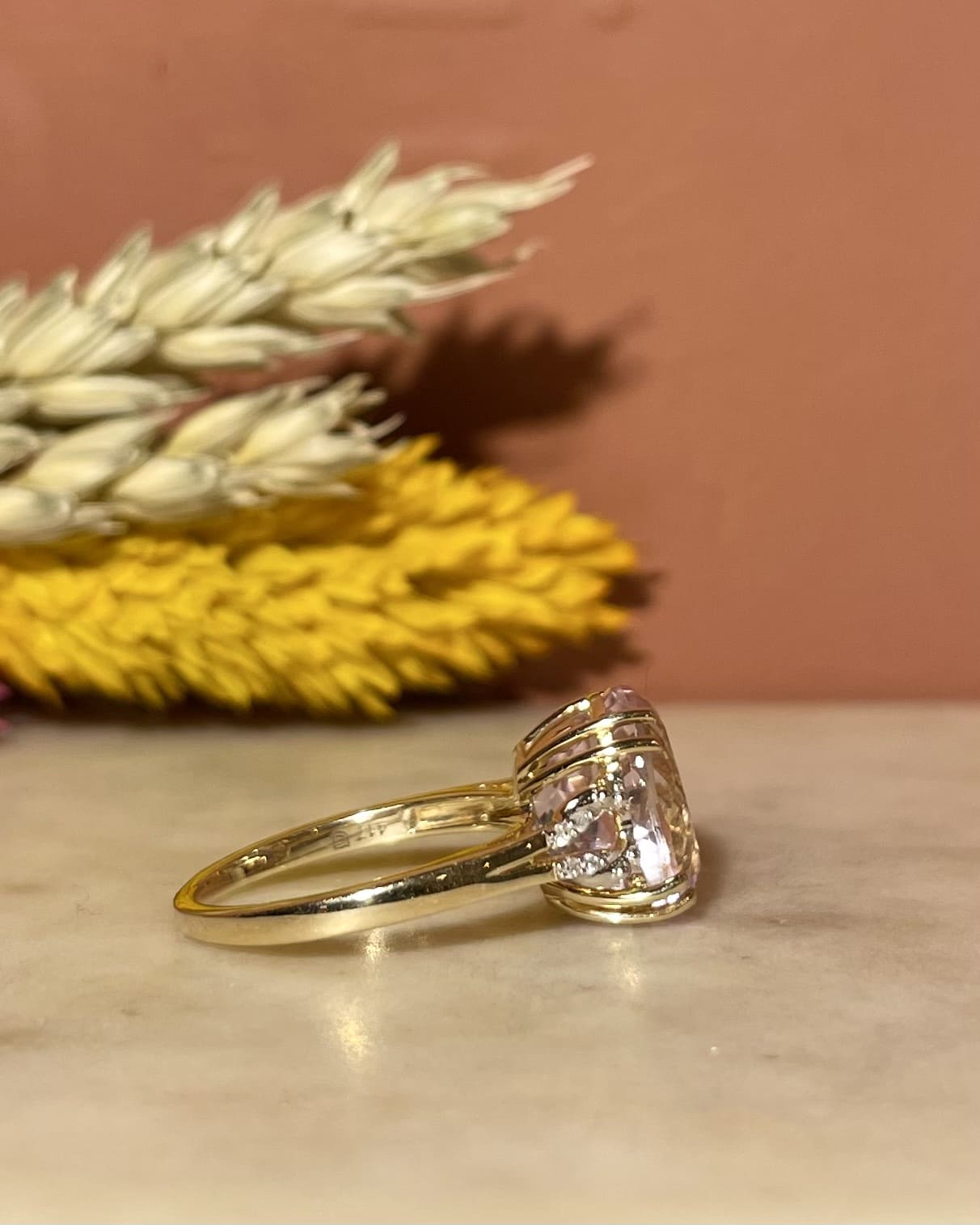 Bague Cocktail Kunzite 5.30 Carats & 4 Diamants "Joshuanna" - Elliade Paris