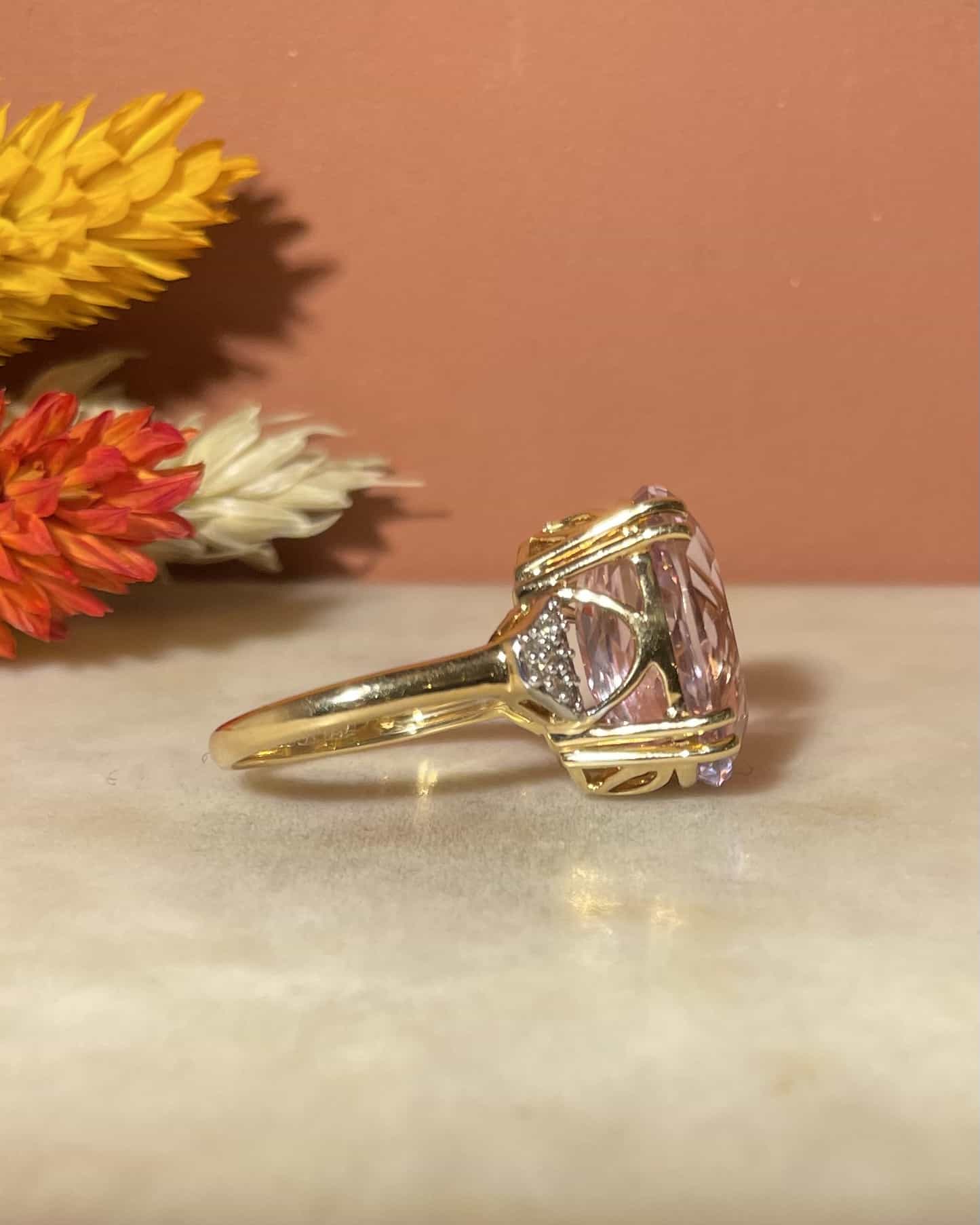 Bague Cocktail Kunzite 9.75 Carats & 18 Diamants "Héolia" - Elliade Paris