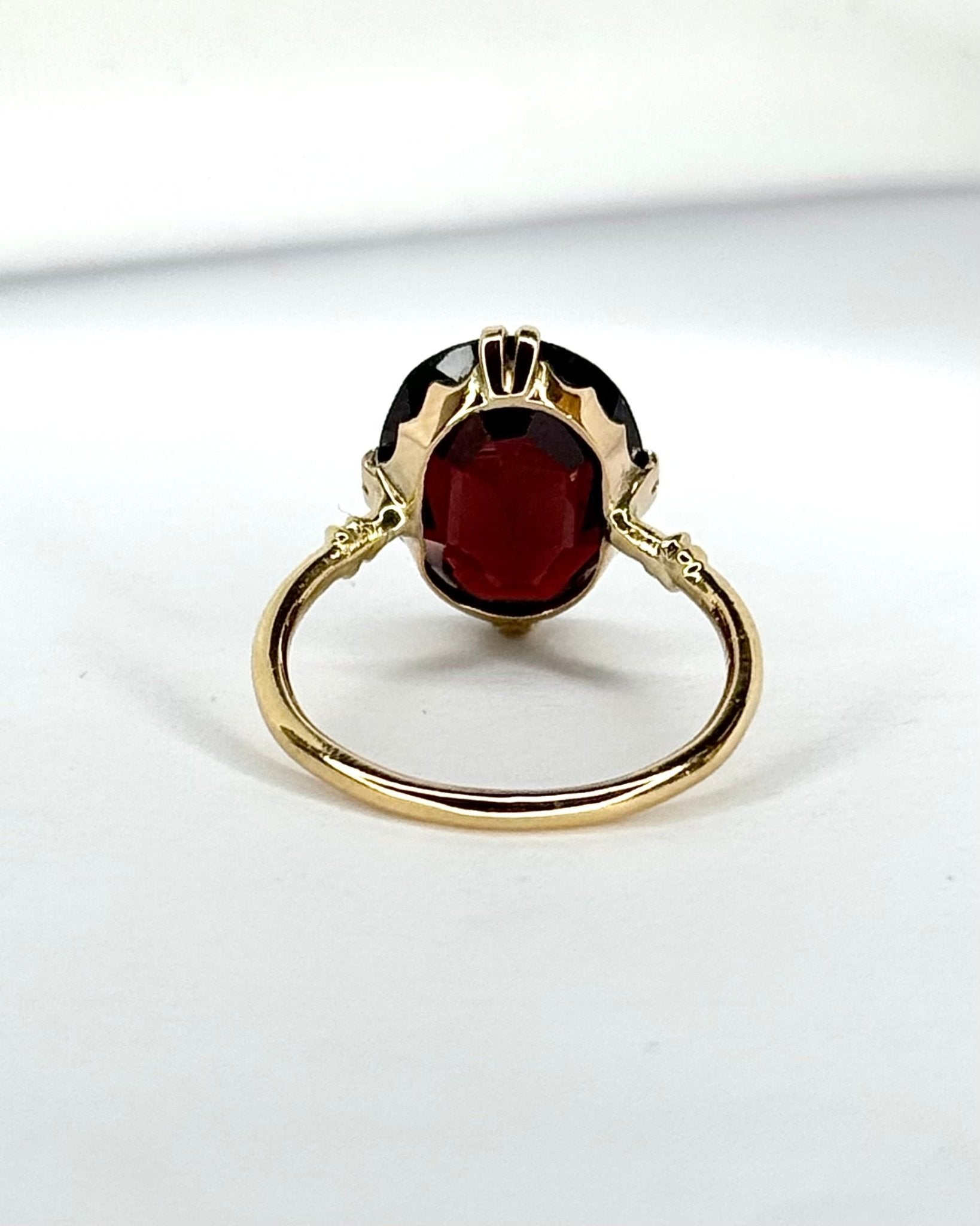 Bague Cocktail Solitaire Grenat 4.15 carats "Prune" - Elliade Paris