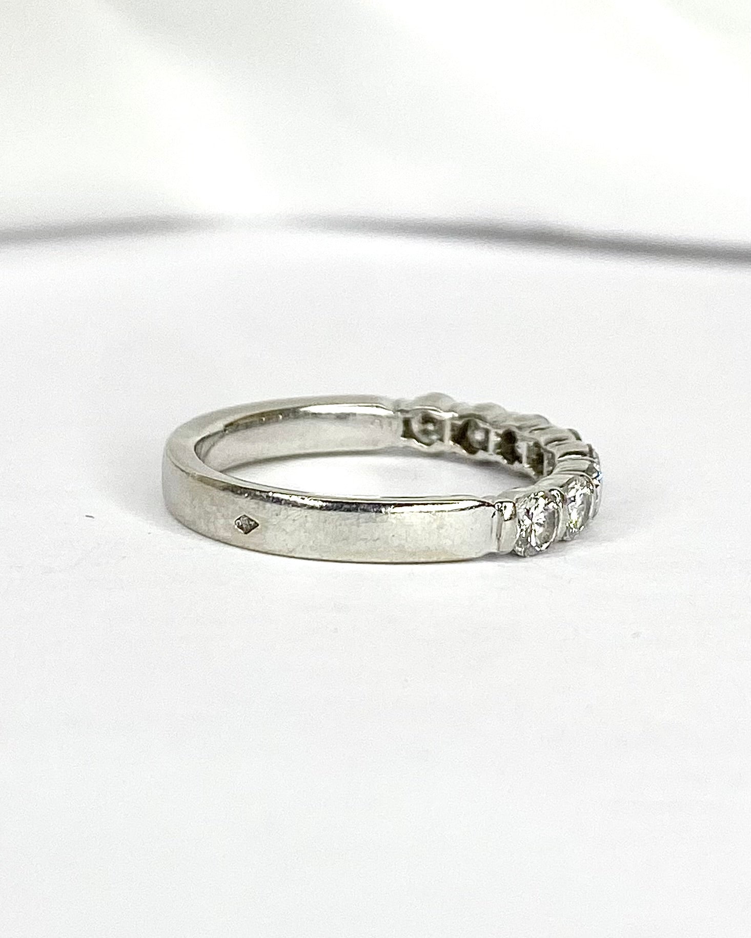 Bague Demi Alliance Diamant 0.72 carat "Irene" - Elliade Paris