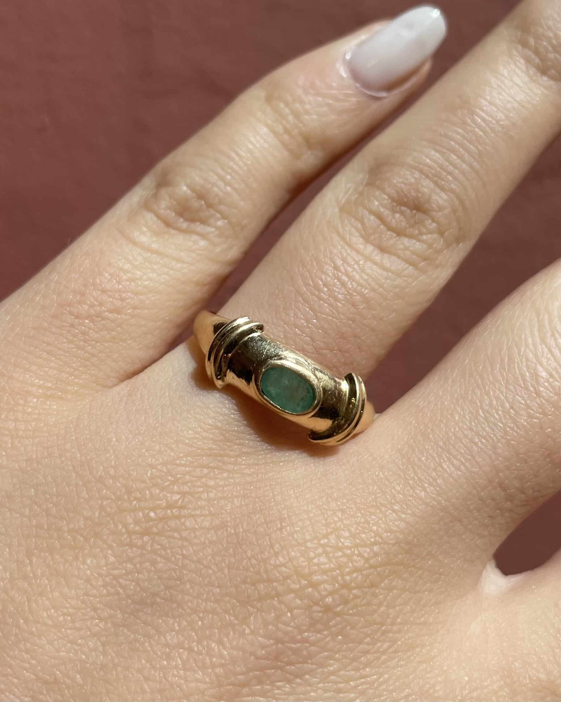 Bague Jonc Émeraude 0.30 carat "Trixie"