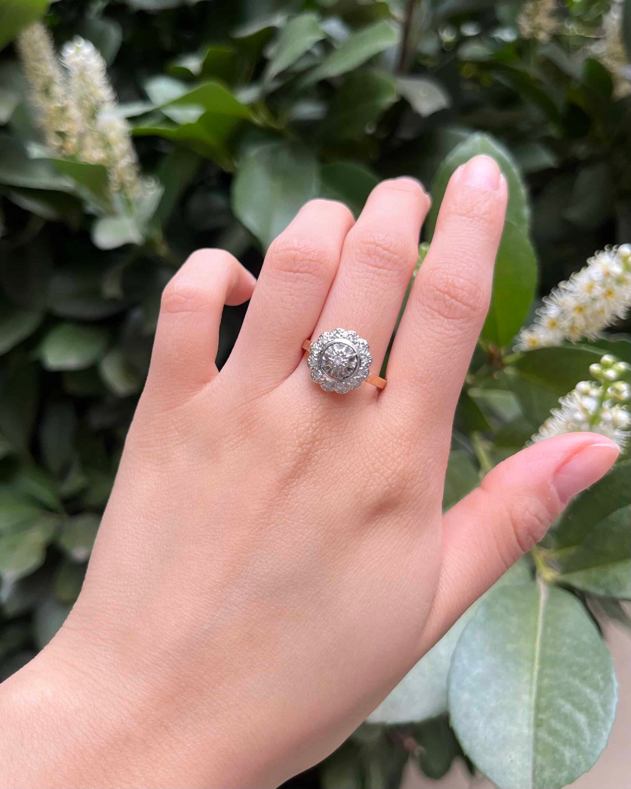 Bague Marguerite Art-Déco 13 Diamants "Élora" - Elliade Paris