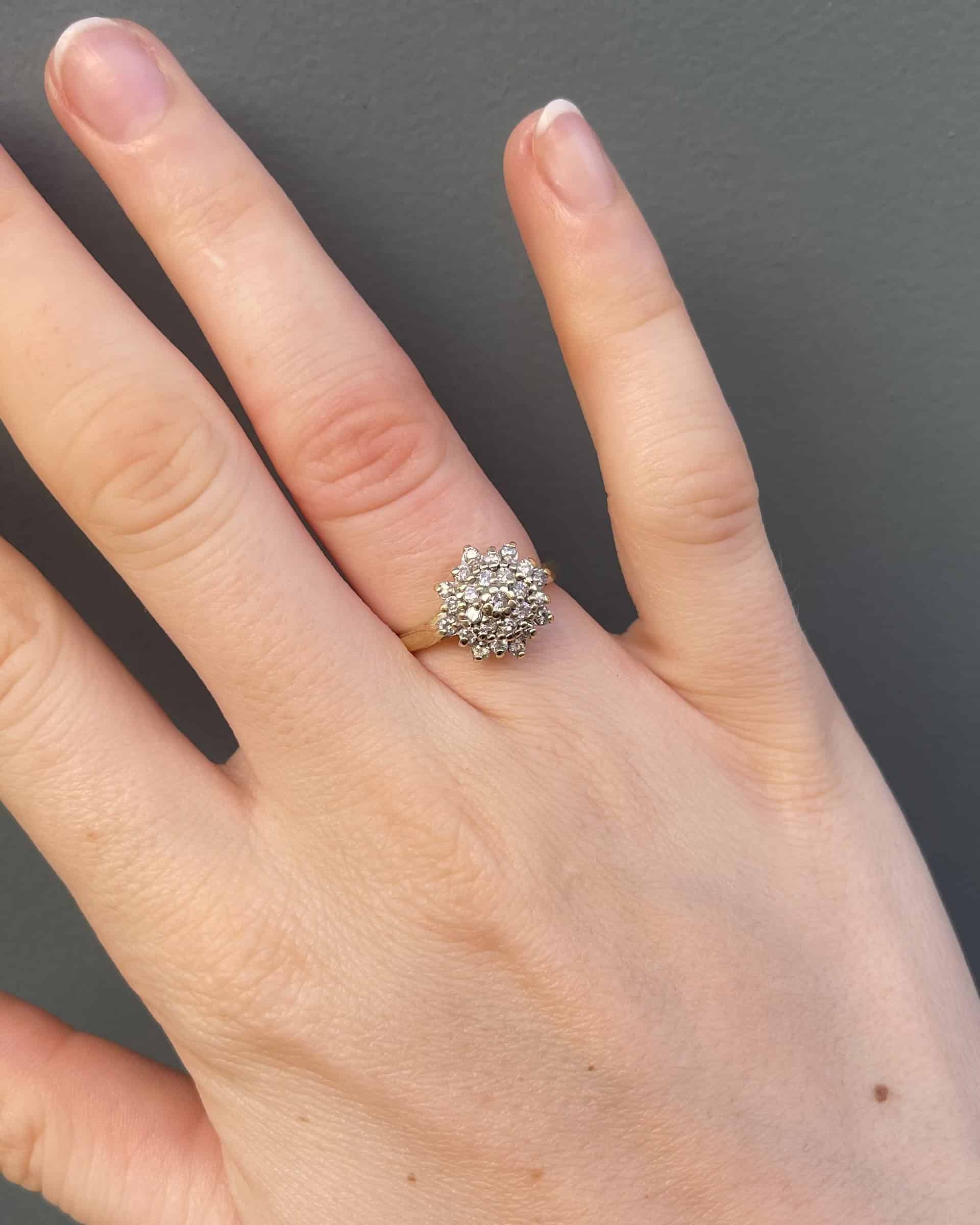 Marguerite Ring 25 Diamonds 0.76 Carat "April"