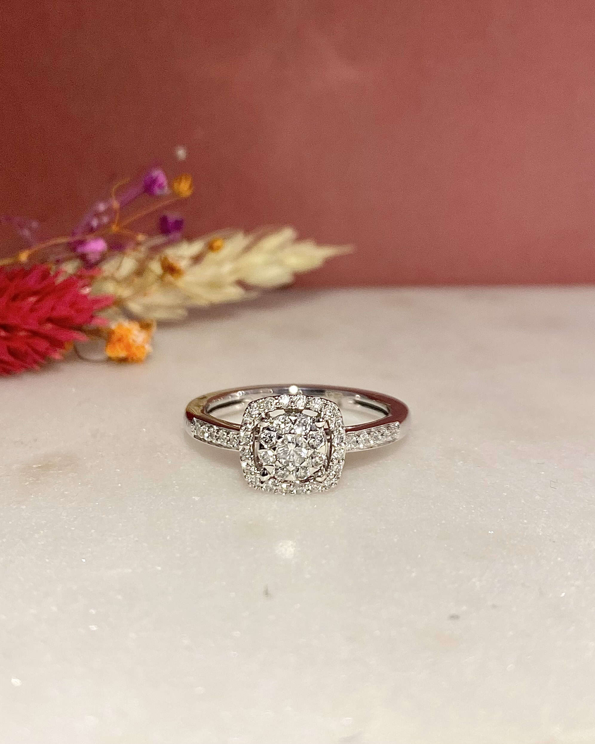 Anillo solitario vintage de 39 diamantes "Servane"