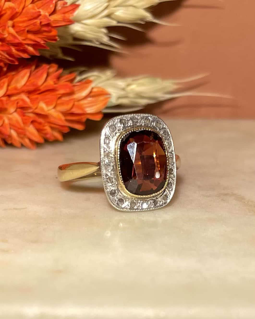 Bague Art-Déco Grenat 2.15 carats et 20 Diamants "Kelsey"