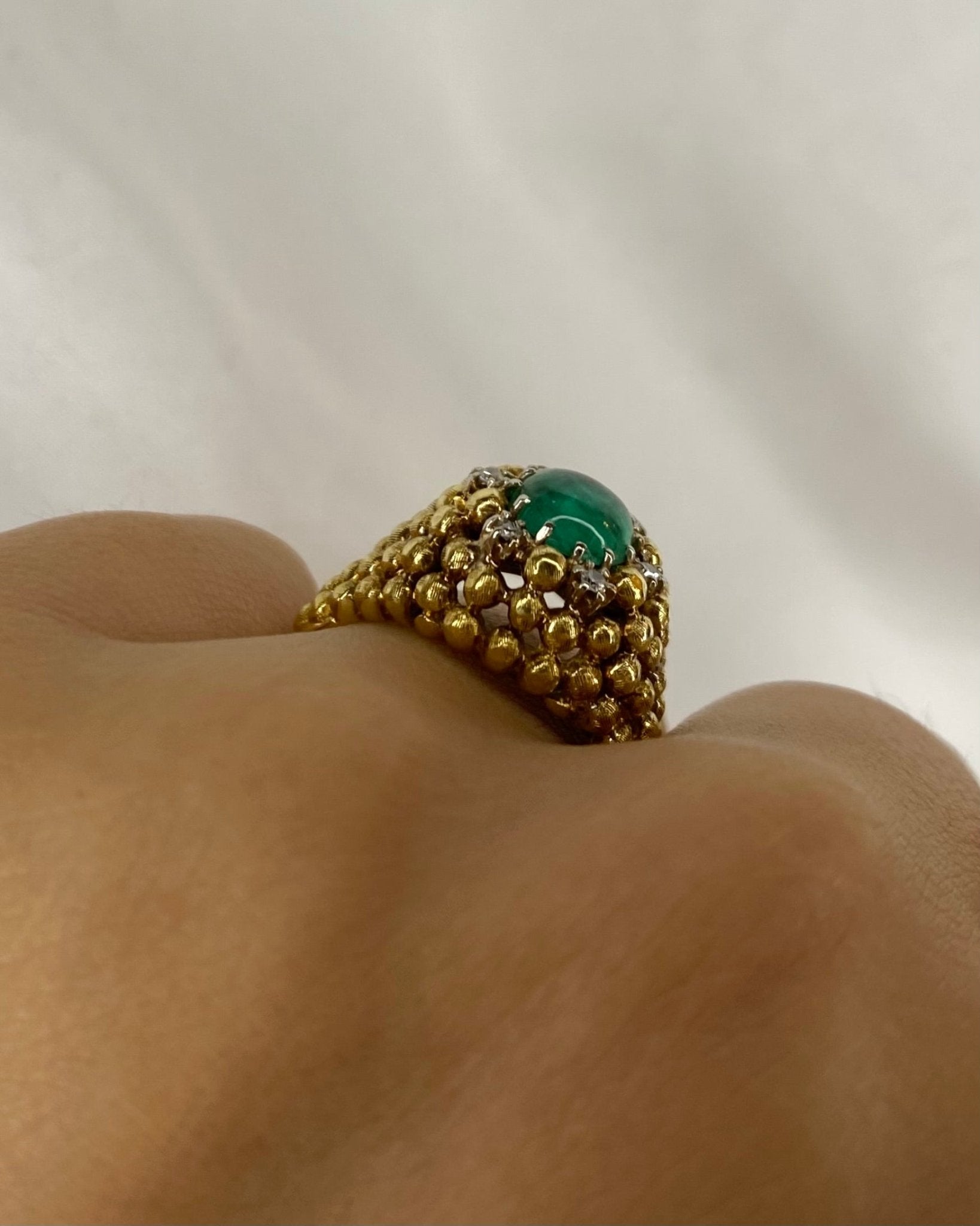 Bague Dôme Émeraude 1.5 carat, Diamants Or 7,58g "Mariana" - Elliade Paris