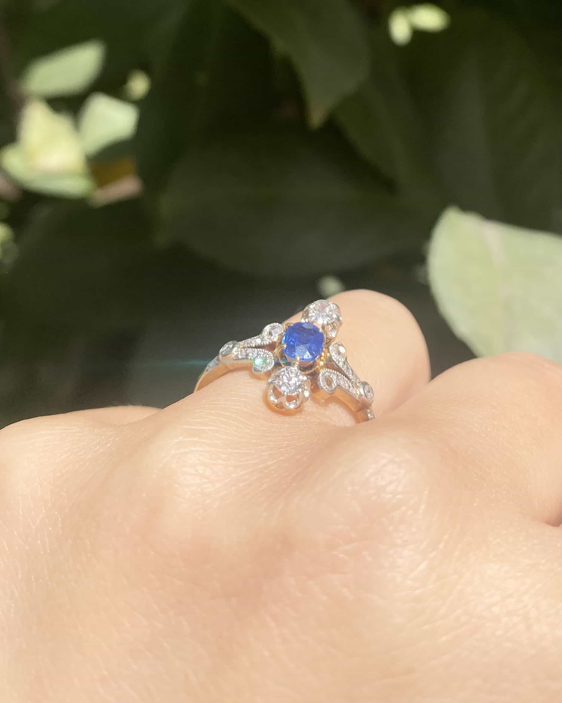Bague Duchesse Saphir & 18 Diamants "Noora"