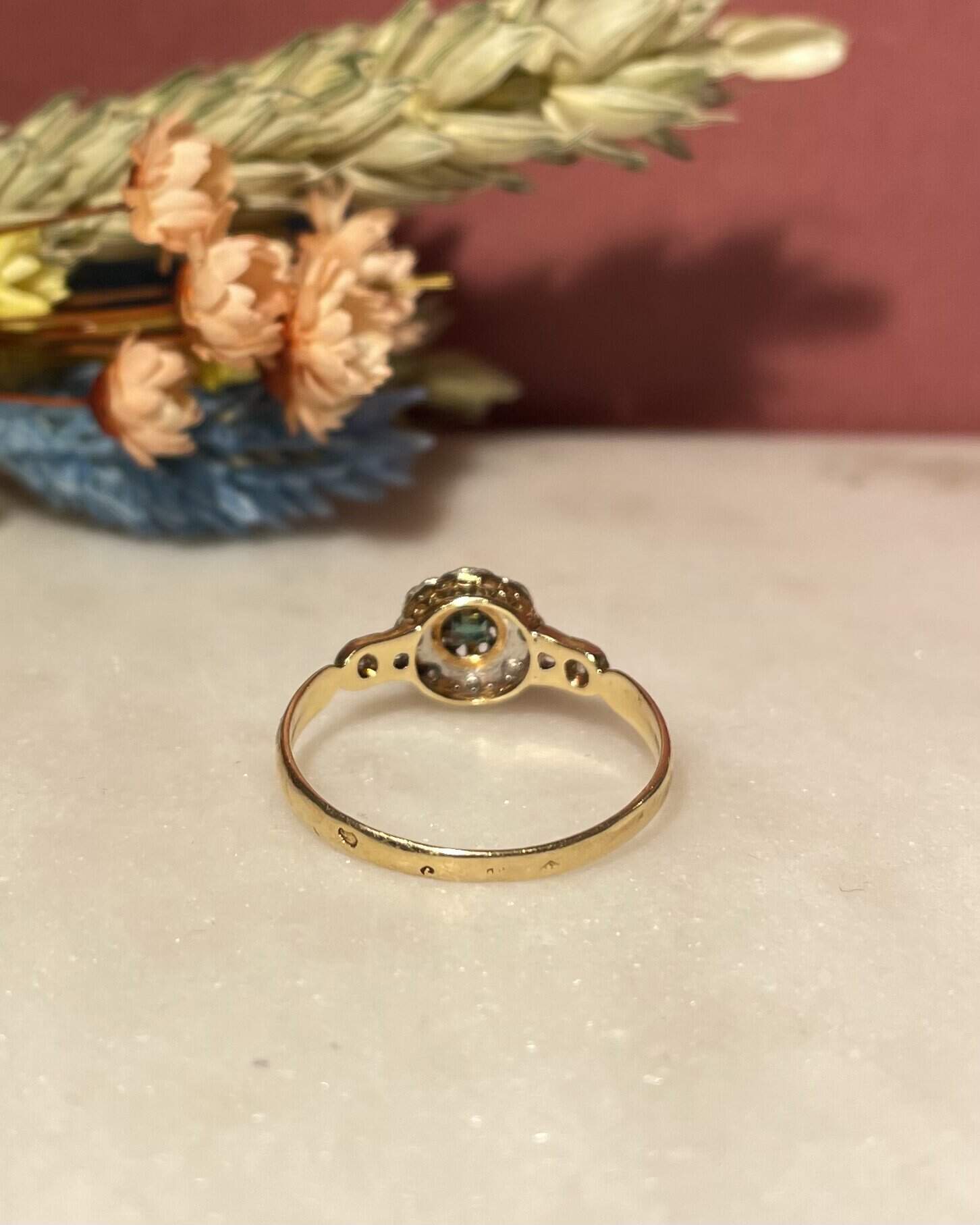 Bague Marguerite Art-Déco Émeraude 0.10 Carat & Diamants "Augustine" - Elliade Paris