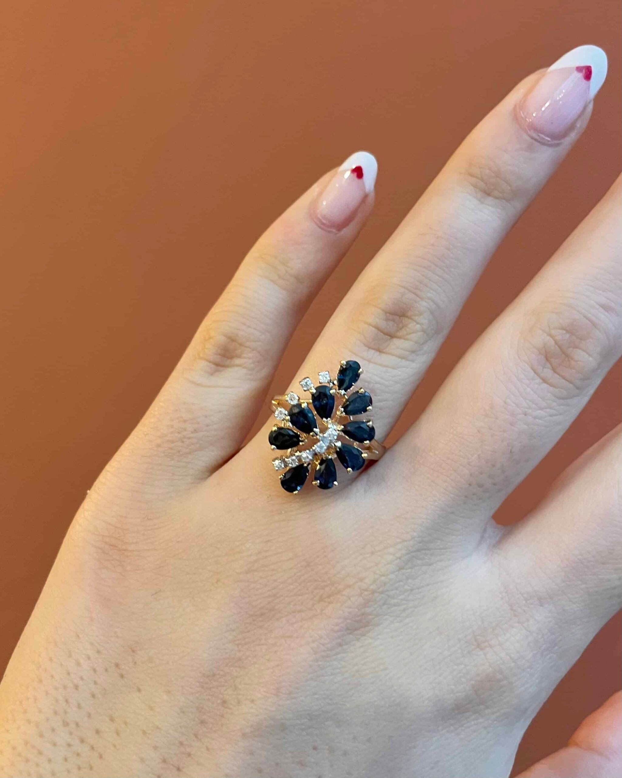 Bague Vintage Fleur 9 Saphirs 1.60 carat & Diamants "Maina"