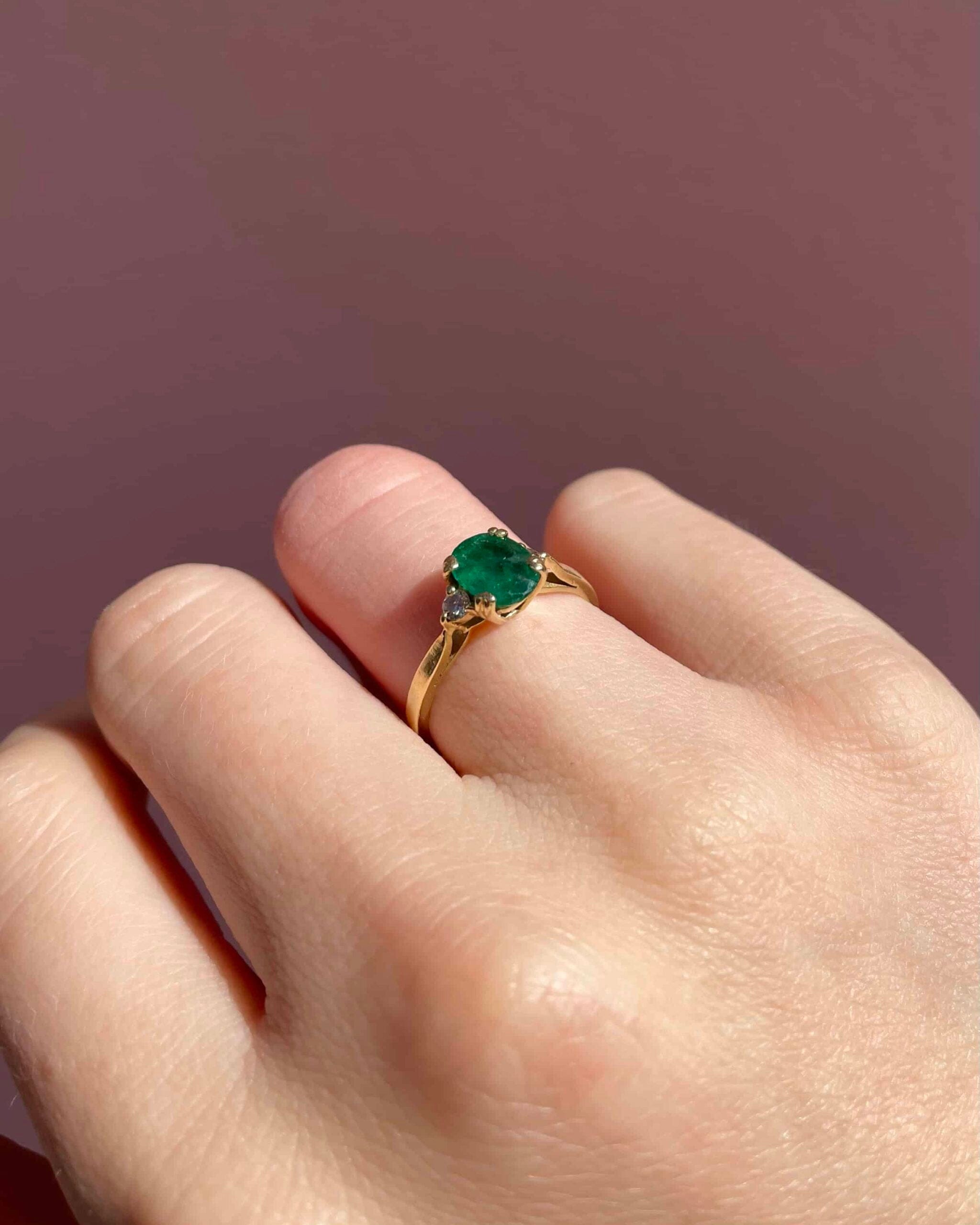 Bague Trilogie Émeraude 0.70 carat & Diamants "Oliviana"