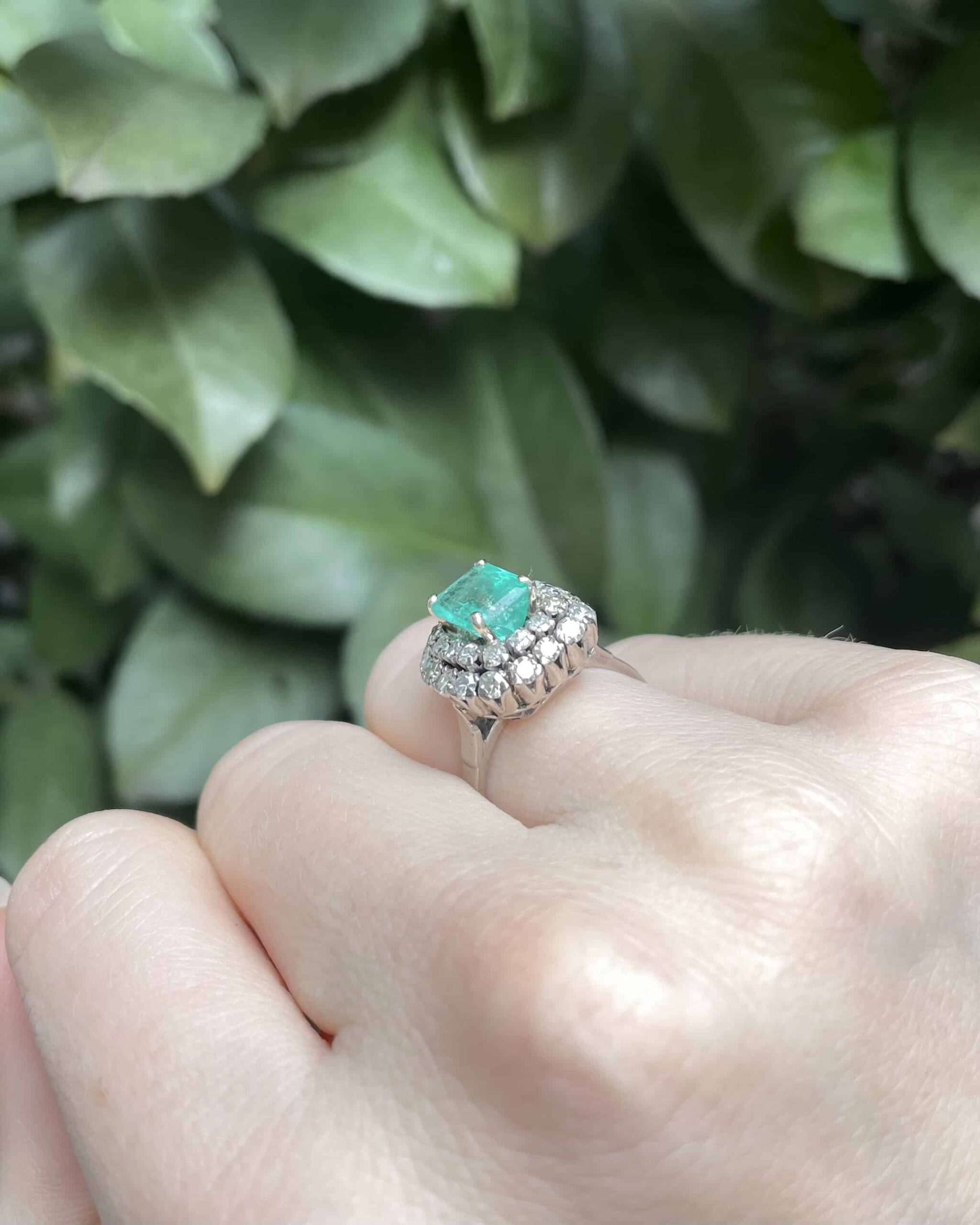 Bague Marguerite Émeraude 2 carats & 30 Diamants "Elsie"