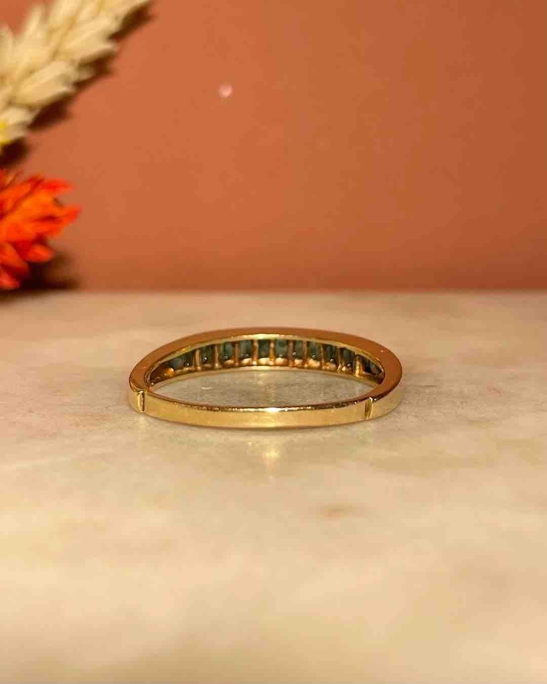 Demi-Alliance 11 Émeraudes Calibrées "Cyrus"