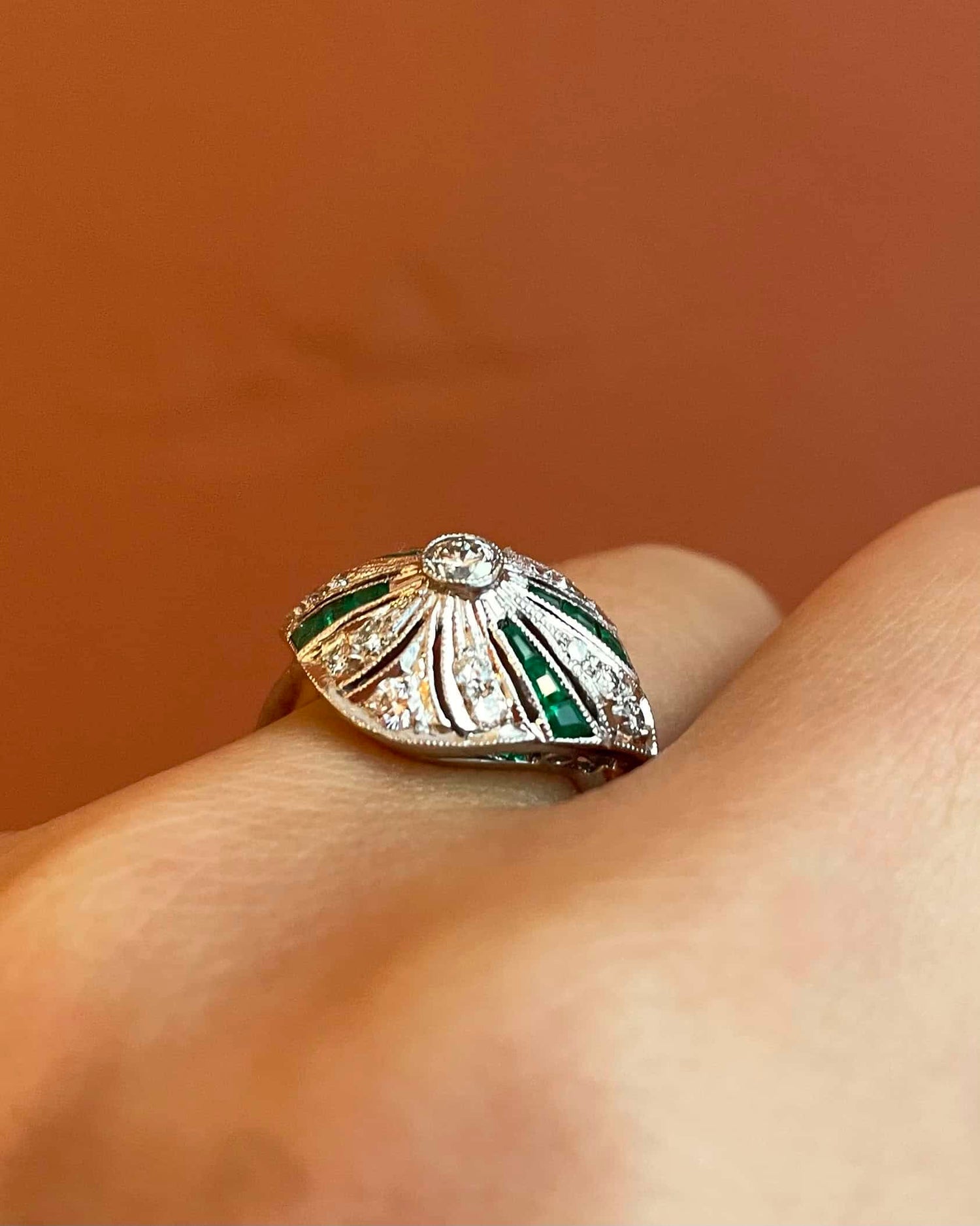 Bague Style Art-Déco 12 Émeraudes & 17 Diamants "Veronica"