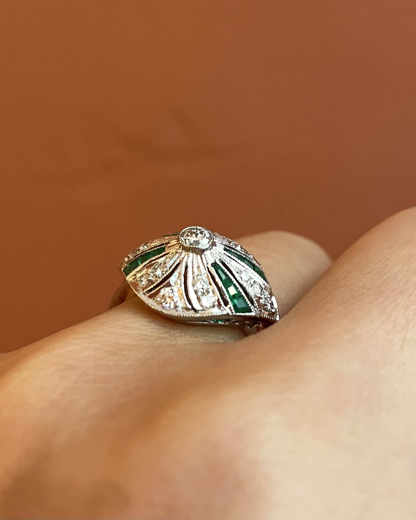 Bague Style Art-Déco 12 Émeraudes & 17 Diamants "Veronica"
