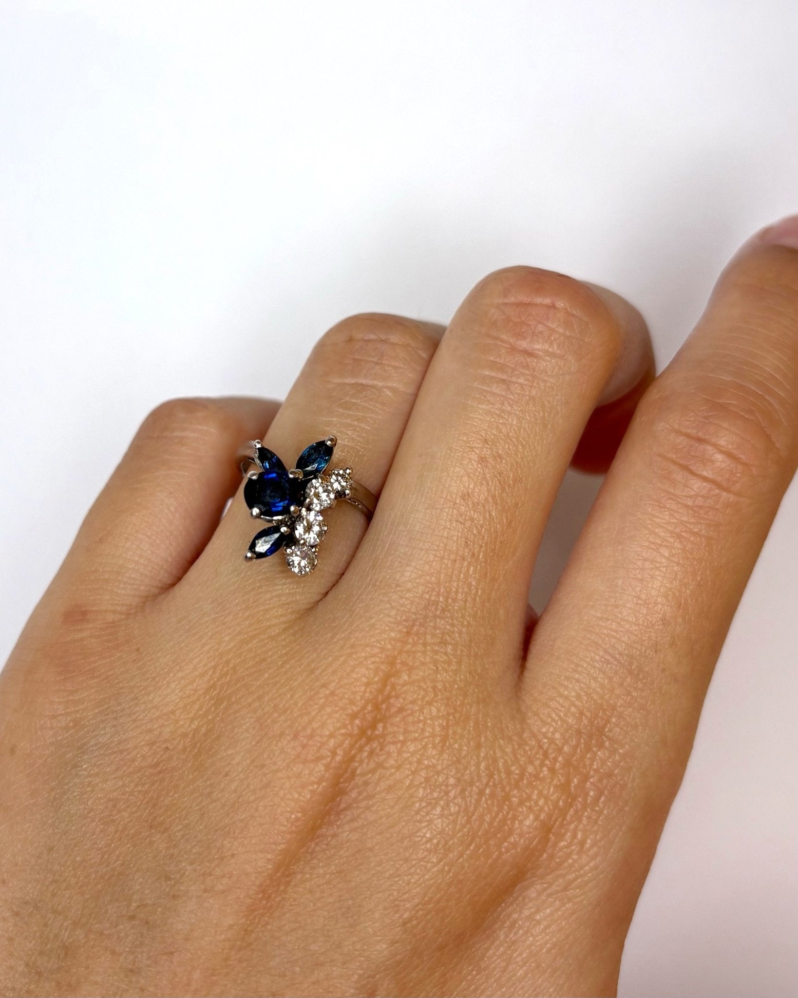 Bague Fleur Déstructurée Saphirs 1 carat & Diamants 0.45 carat "May" - Elliade Paris