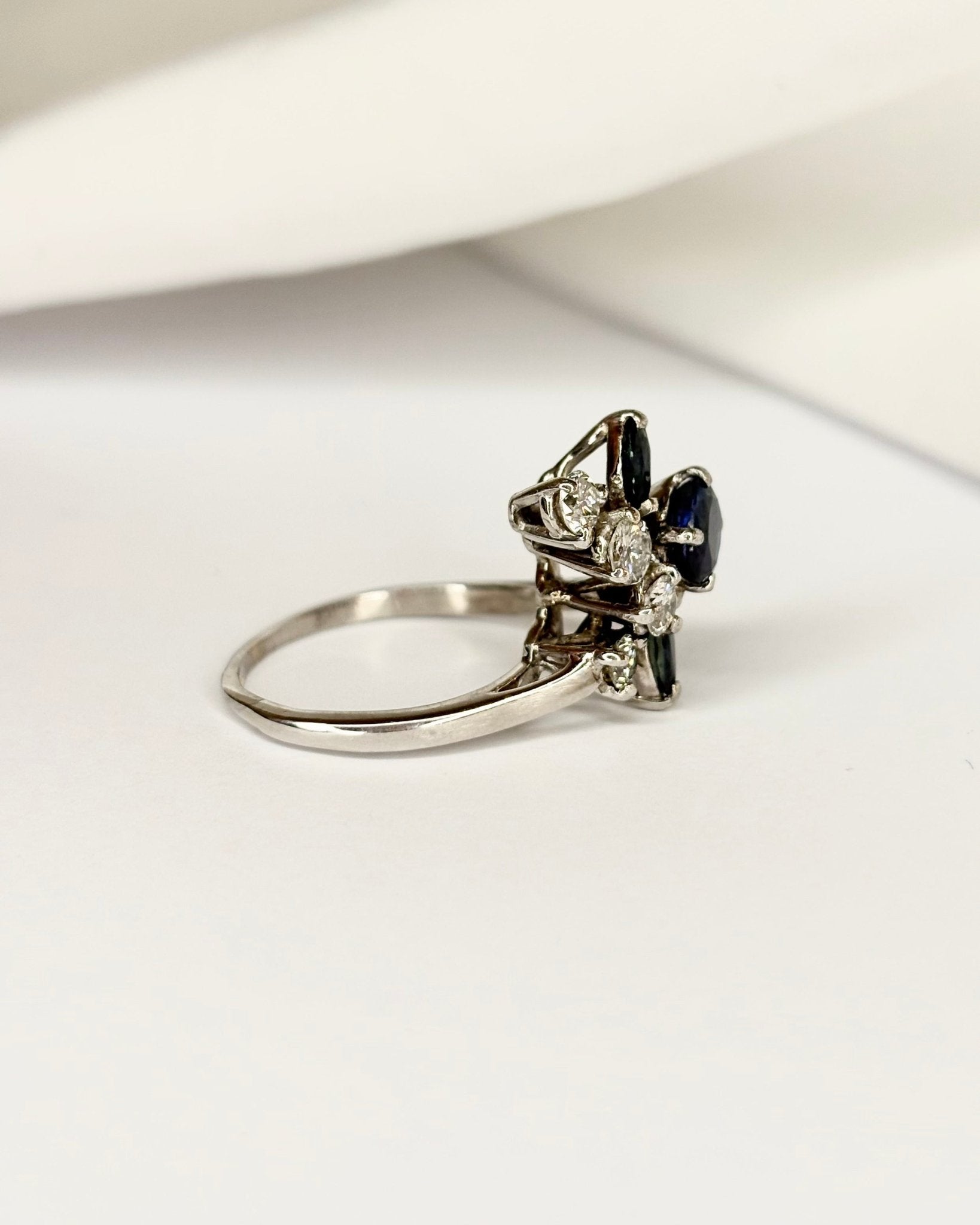 Bague Fleur Déstructurée Saphirs 1 carat & Diamants 0.45 carat "May" - Elliade Paris