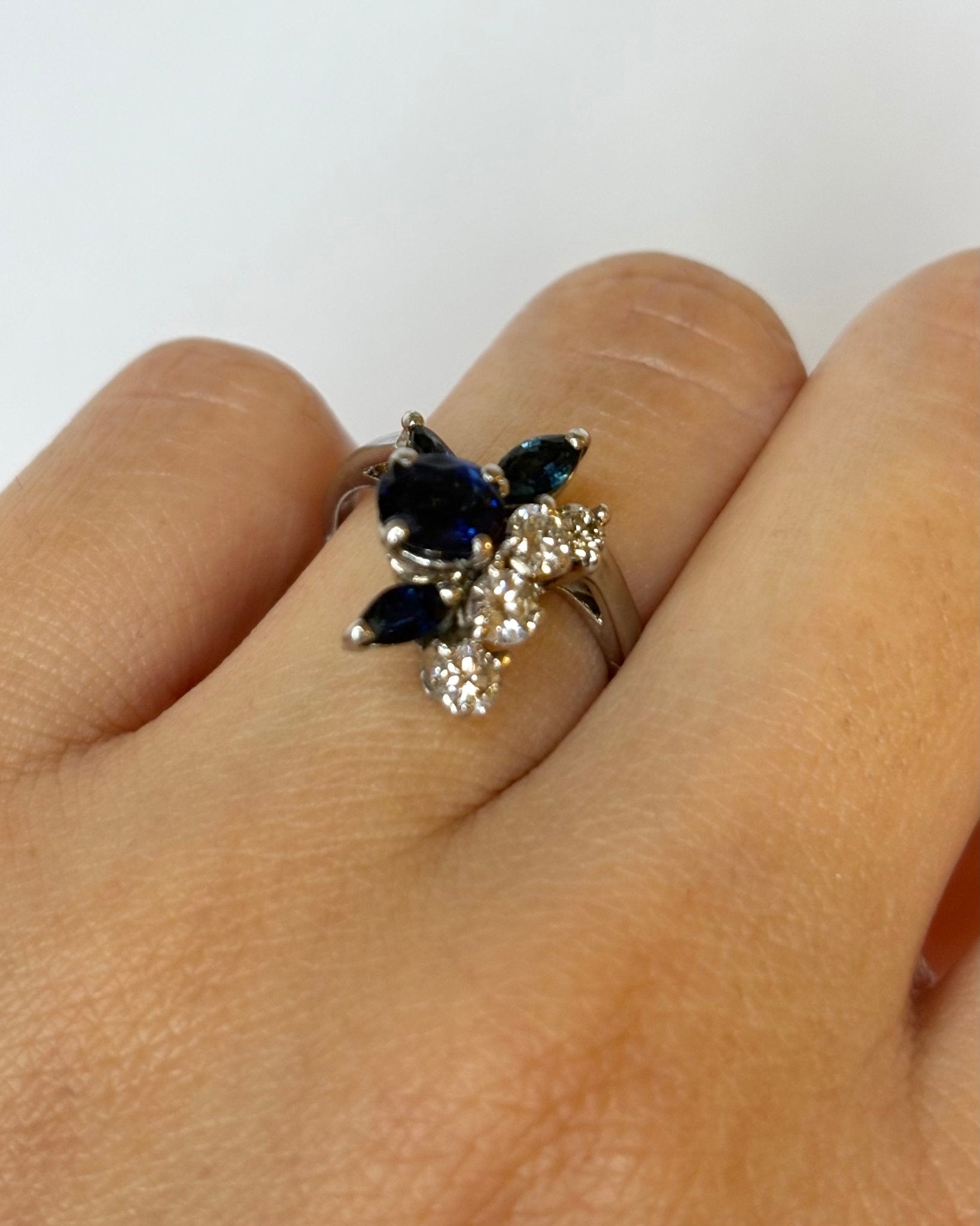 Bague Fleur Déstructurée Saphirs 1 carat & Diamants 0.45 carat "May" - Elliade Paris