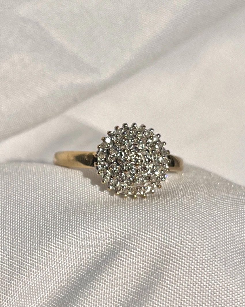 Anillo de flor de cuarenta y cinco diamantes "Jodie"