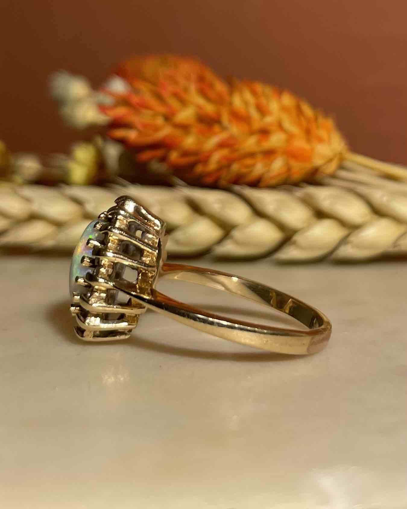 Bague marguerite Opale & 16 Diamants "Amara"