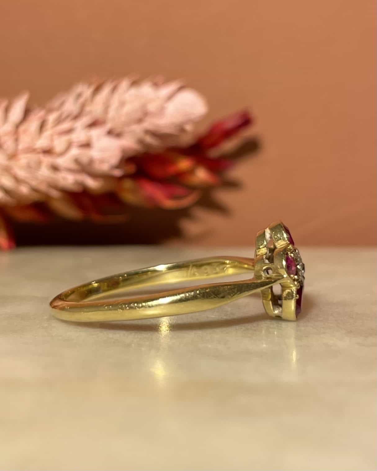 Bague Marguerite Rubis 0.45 carat coeur Diamant "Loreena"