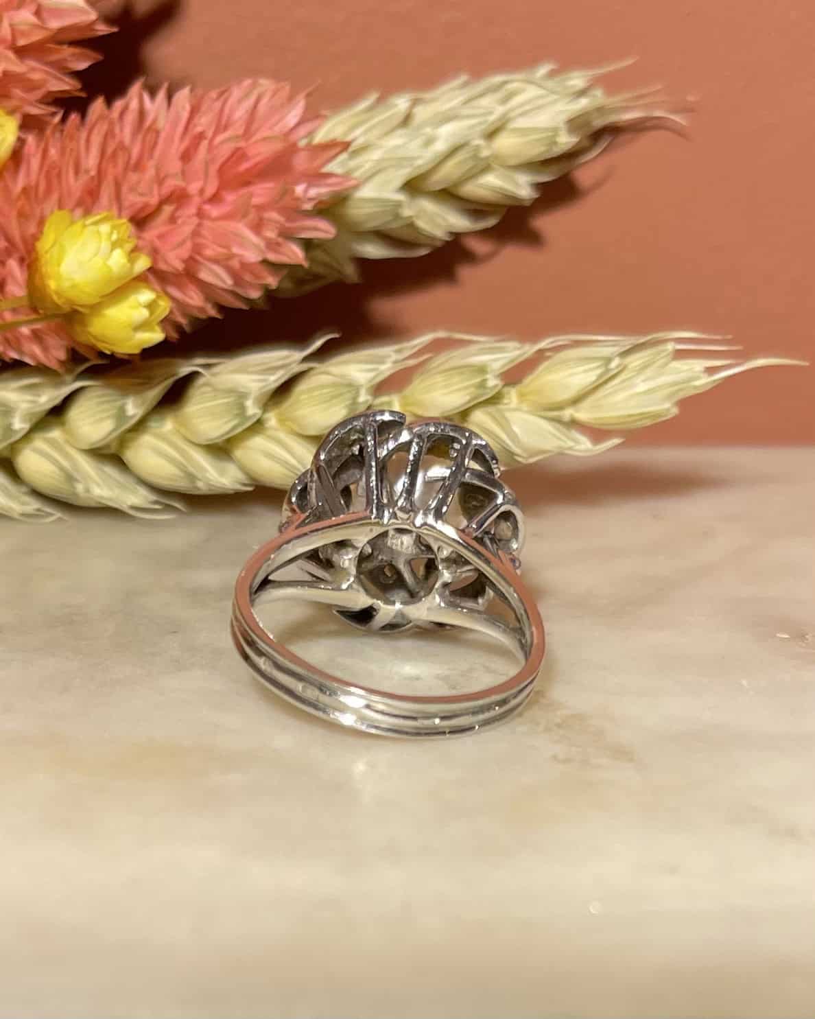 Anillo de flor de perla y diamantes "Pamela"