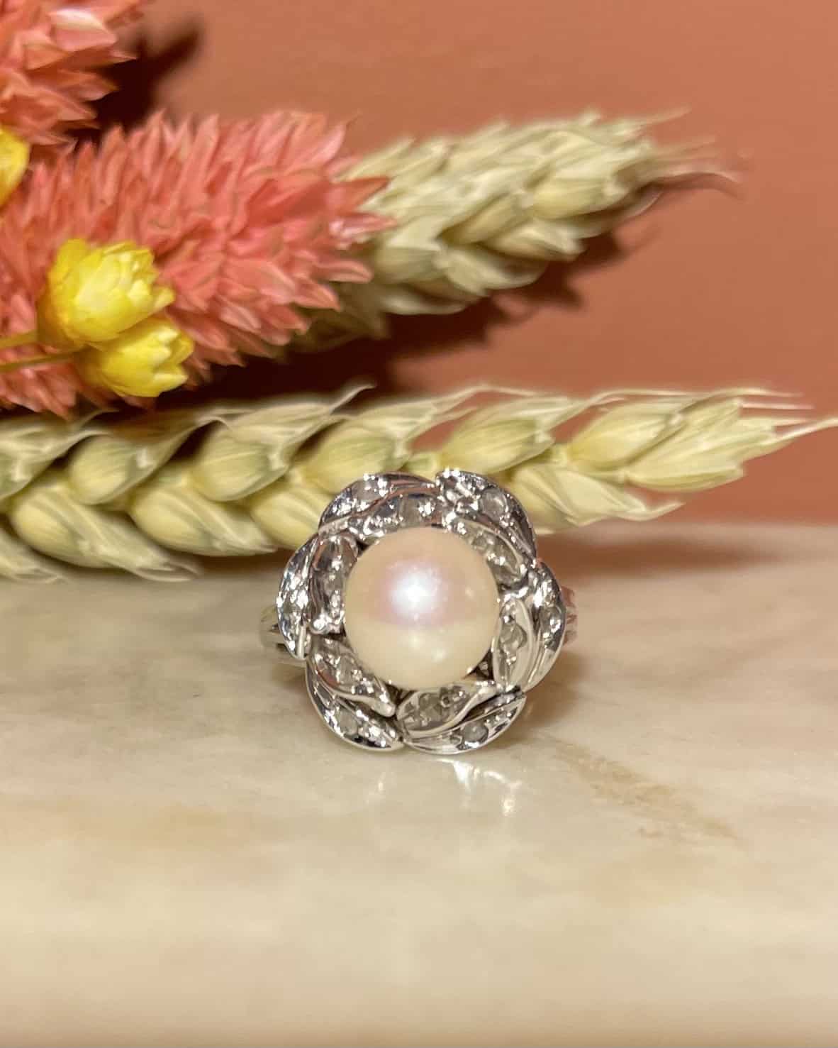 Anillo de flor de perla y diamantes "Pamela"