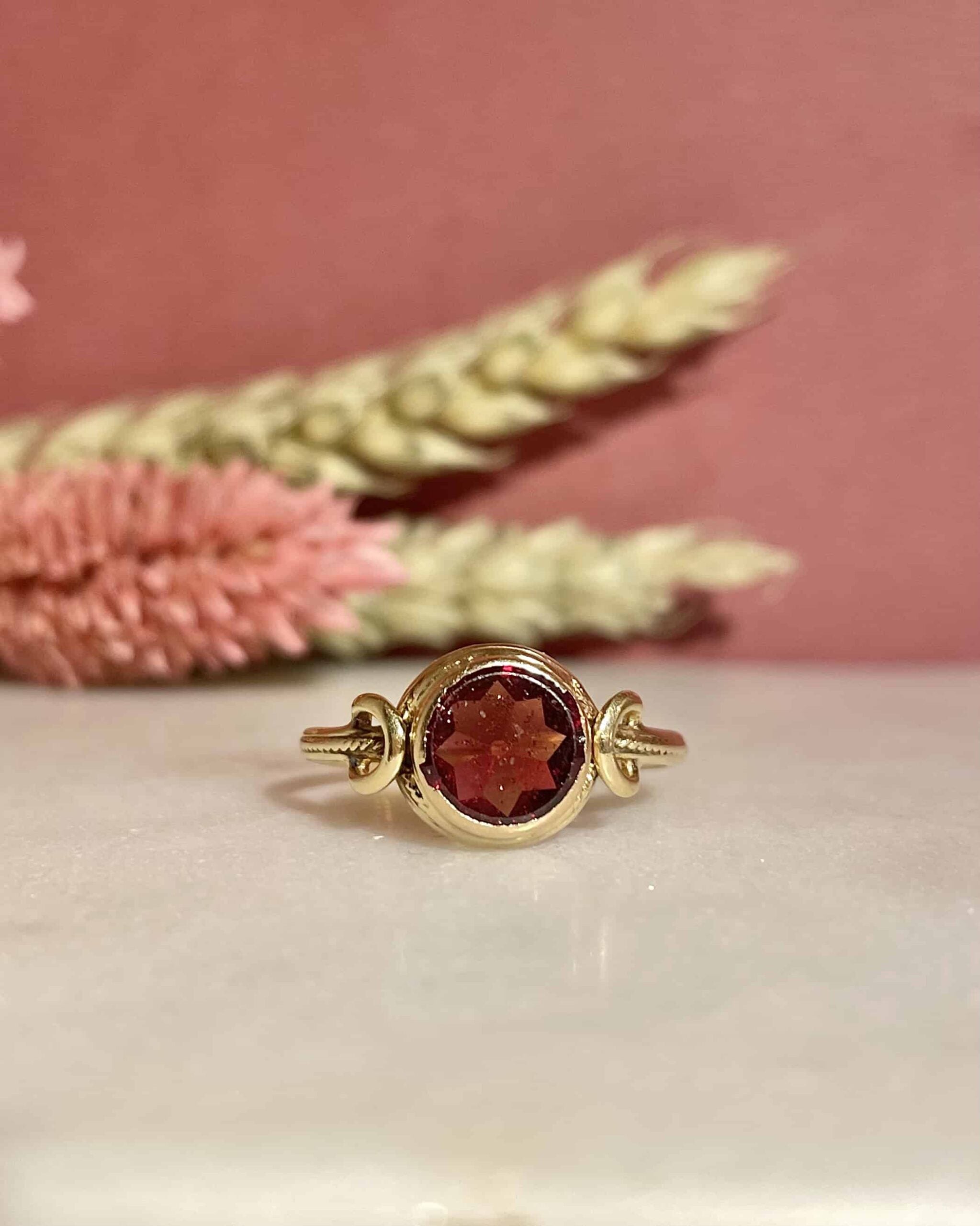 Bague Solitaire Grenat 1.10 carat "Laurel"