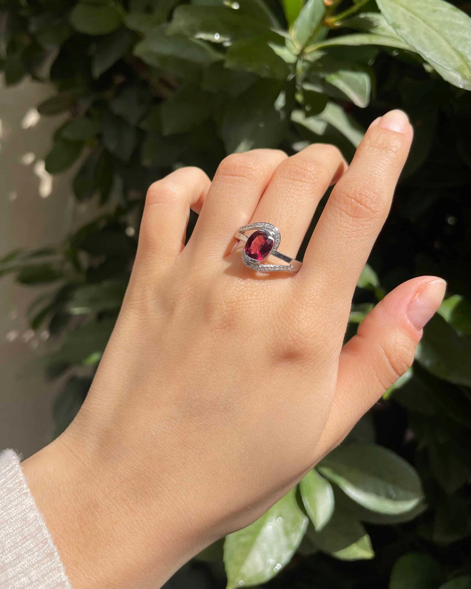 Bague Tourbillon Grenat & Diamants "Sarabelle"
