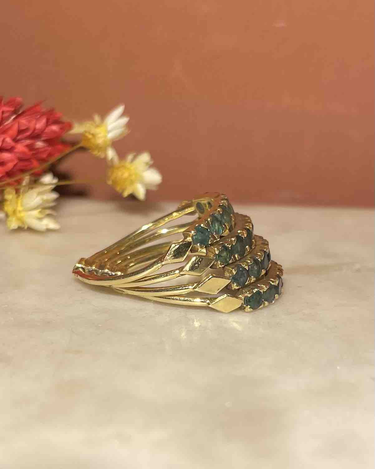 Sultan Ring 28 Emeralds "Meryem"