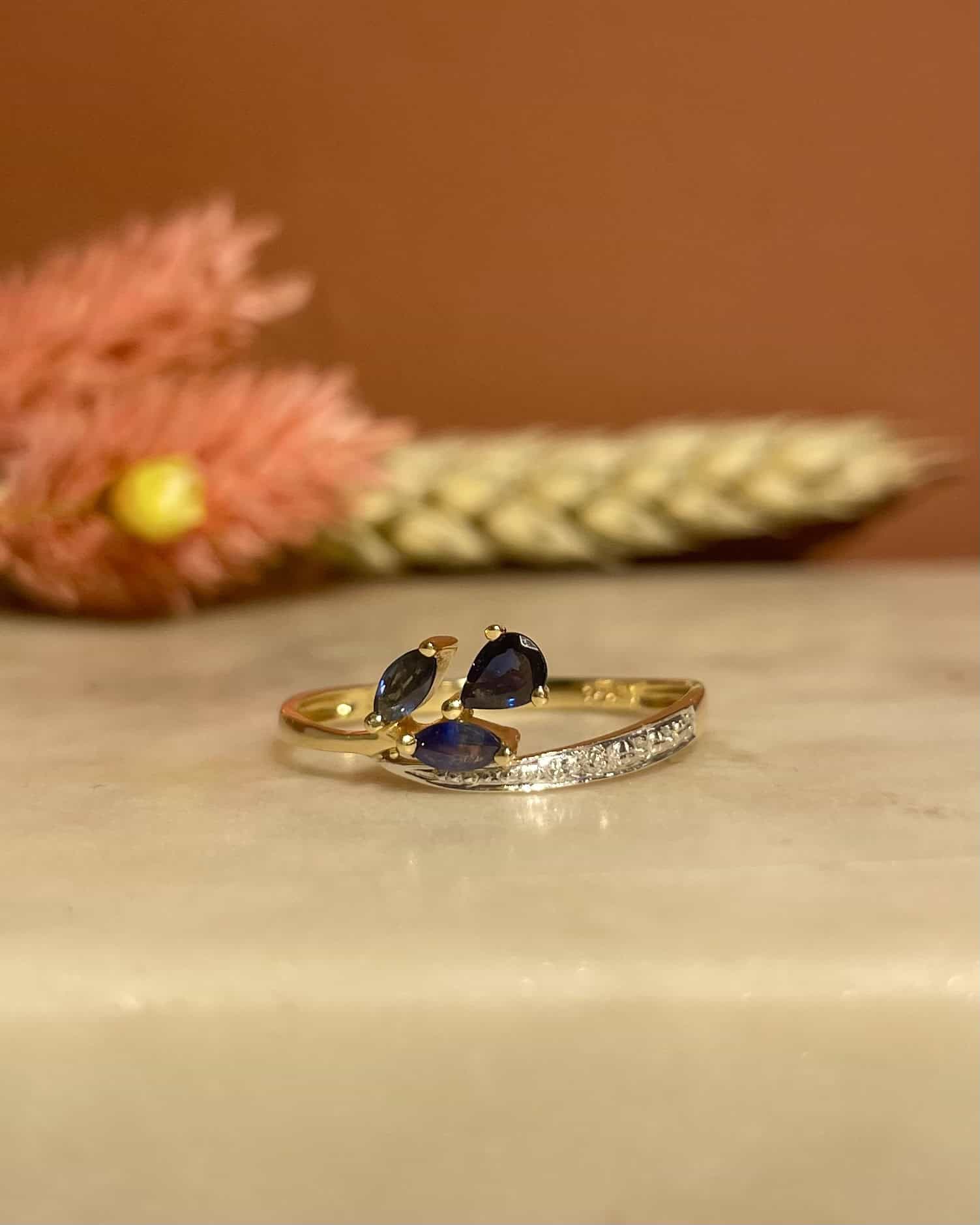 Anillo vintage de zafiro y diamantes "Ghazal"