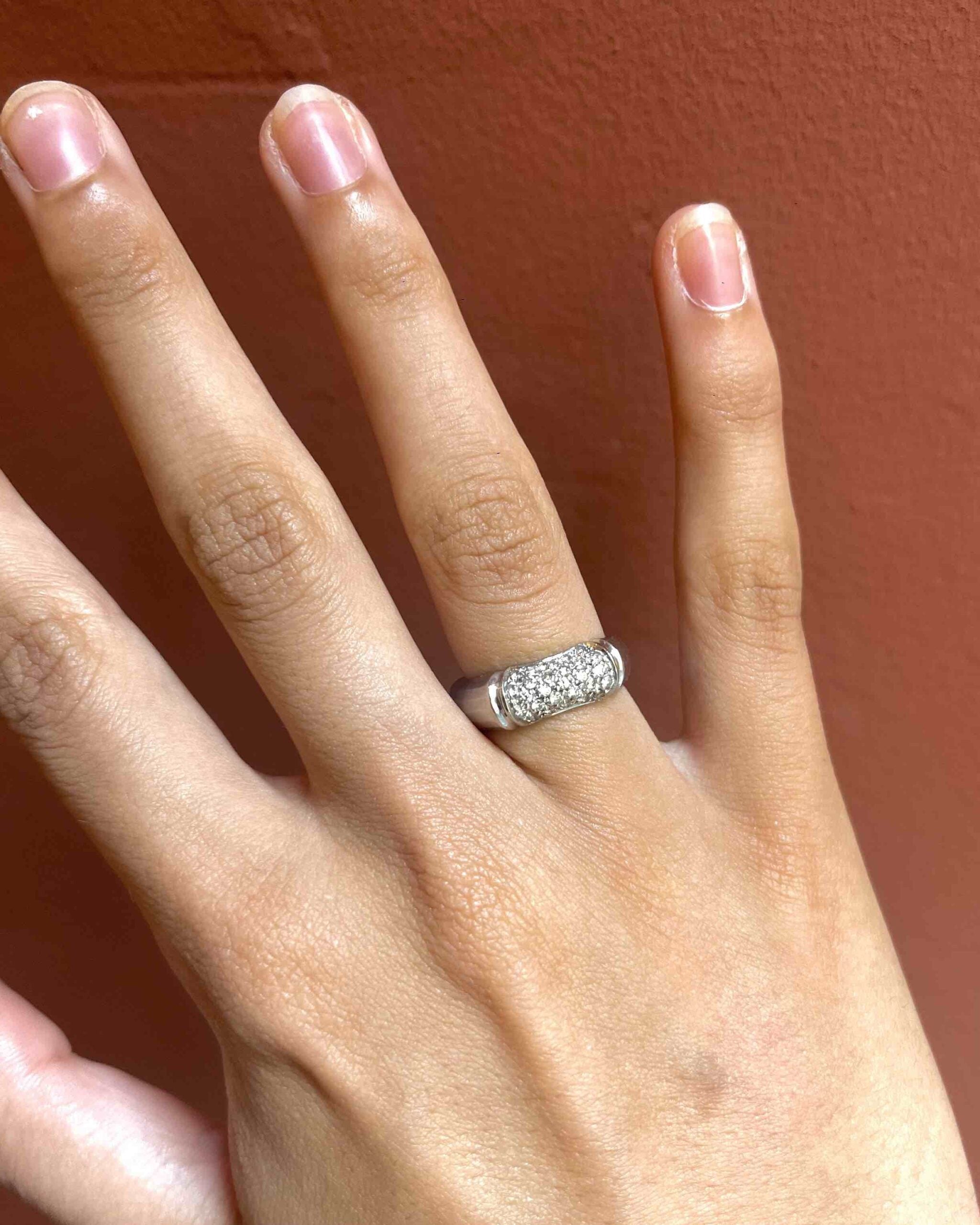 Anillo brazalete "Lisa" de 28 diamantes