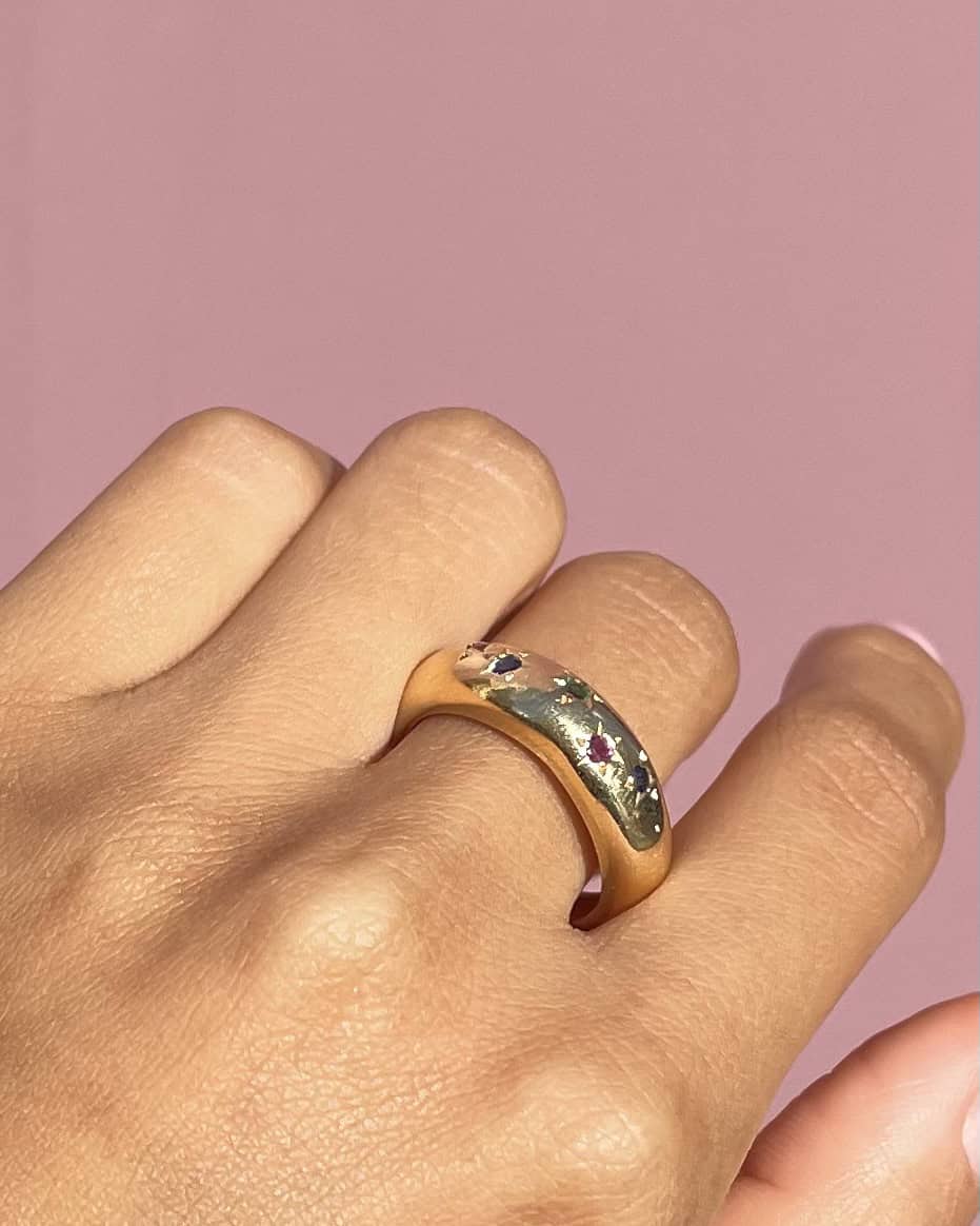 Bague Jonc Saphirs, Rubis & Émeraude "Myrtille"