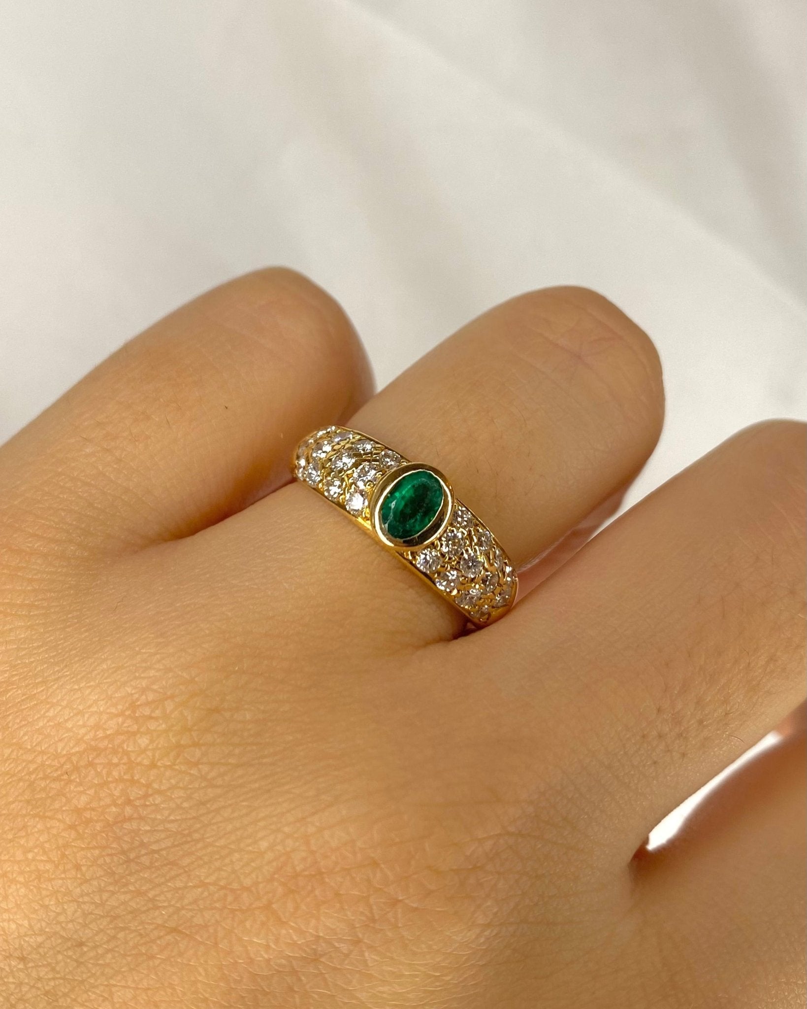 Bague Jonc Émeraude 0.38 carat & 24 Diamants "Sorya" - Elliade Paris