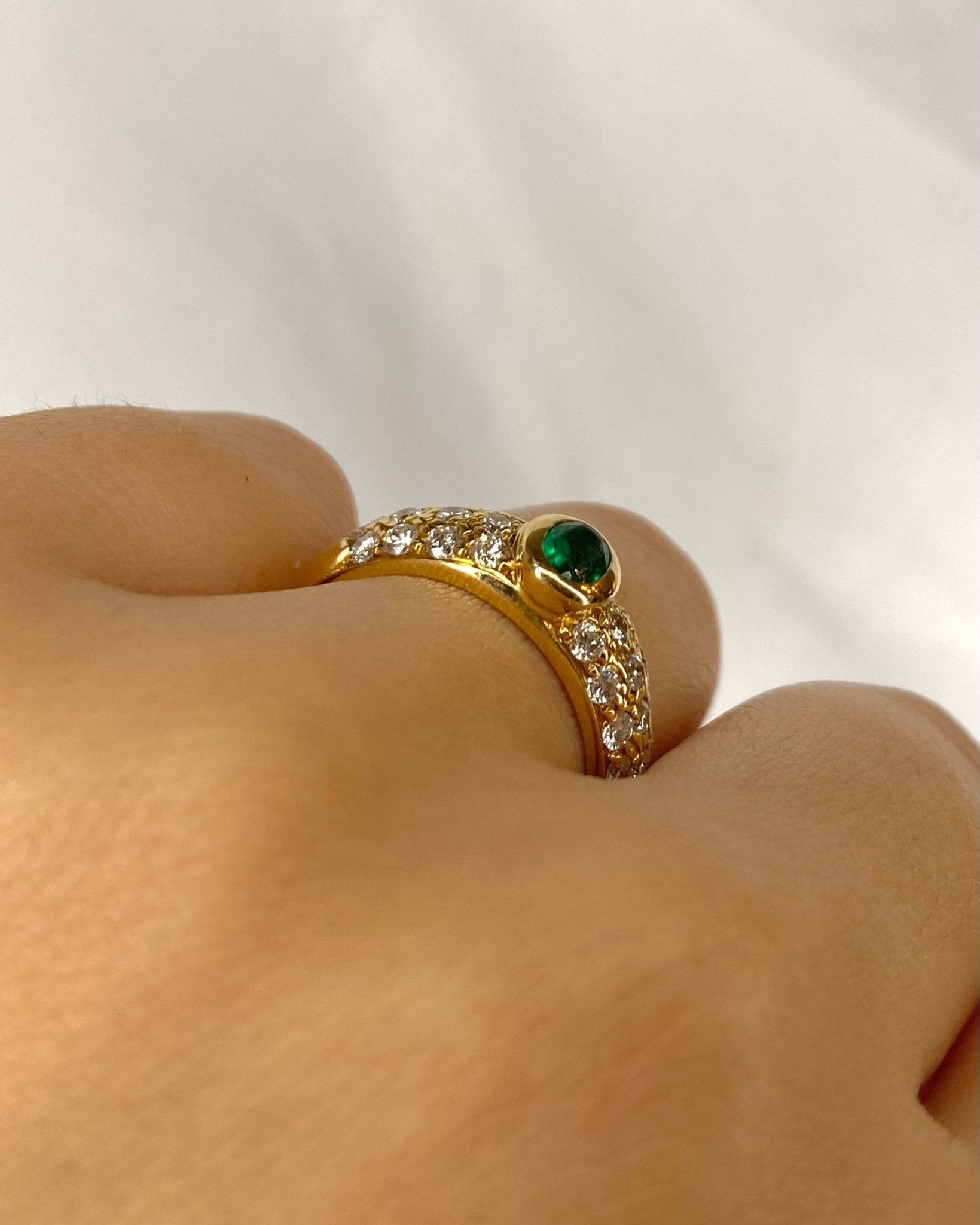 Bague Jonc Émeraude 0.38 carat & 24 Diamants "Sorya" - Elliade Paris