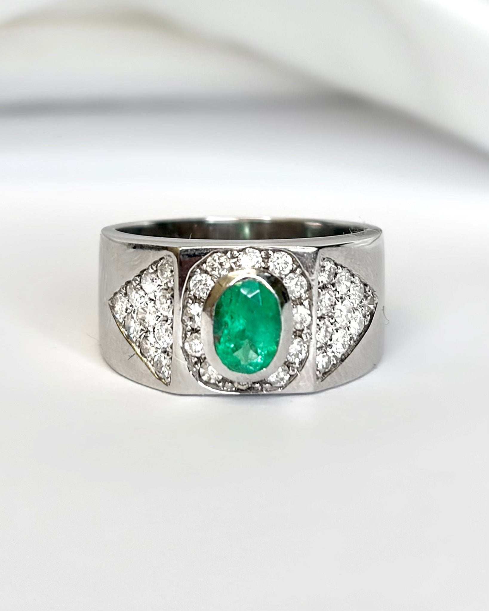 Bague Jonc Émeraude 0.42 carat, Diamants 0.32 carat & Or 7.43g "Mélisse" - Elliade Paris