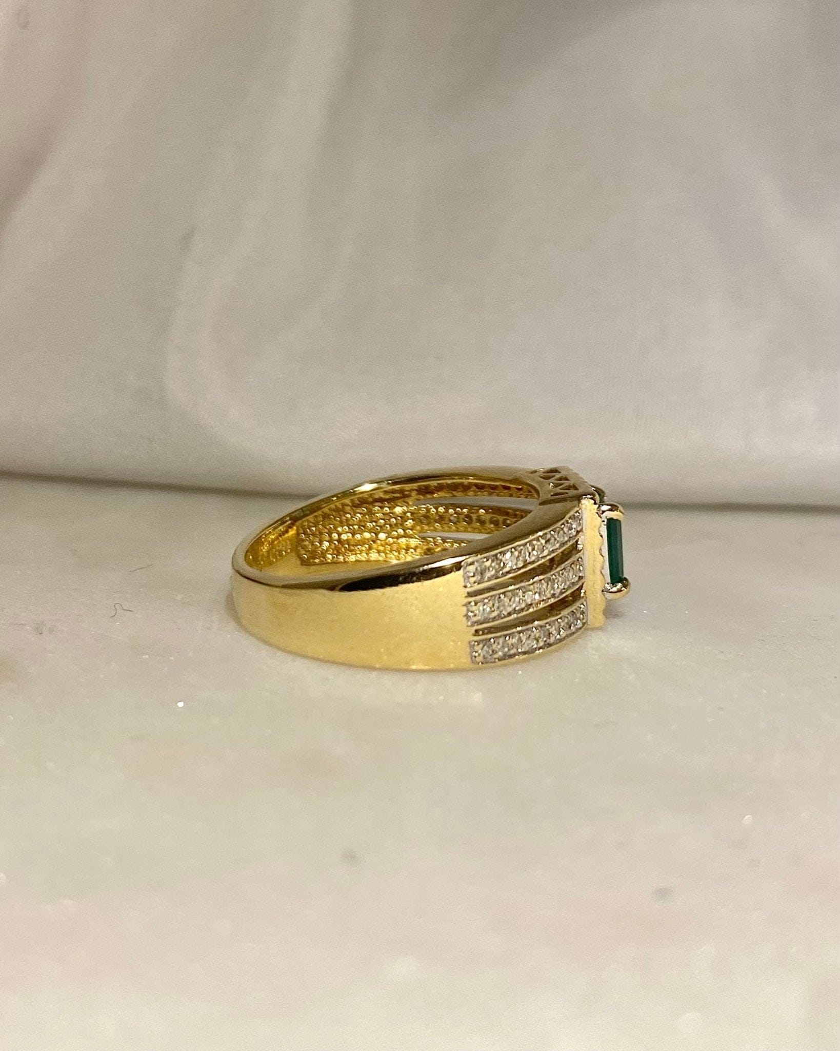 Bague Jonc Émeraude 0.50 carat & 70 Diamants "Jenaya" - Elliade Paris