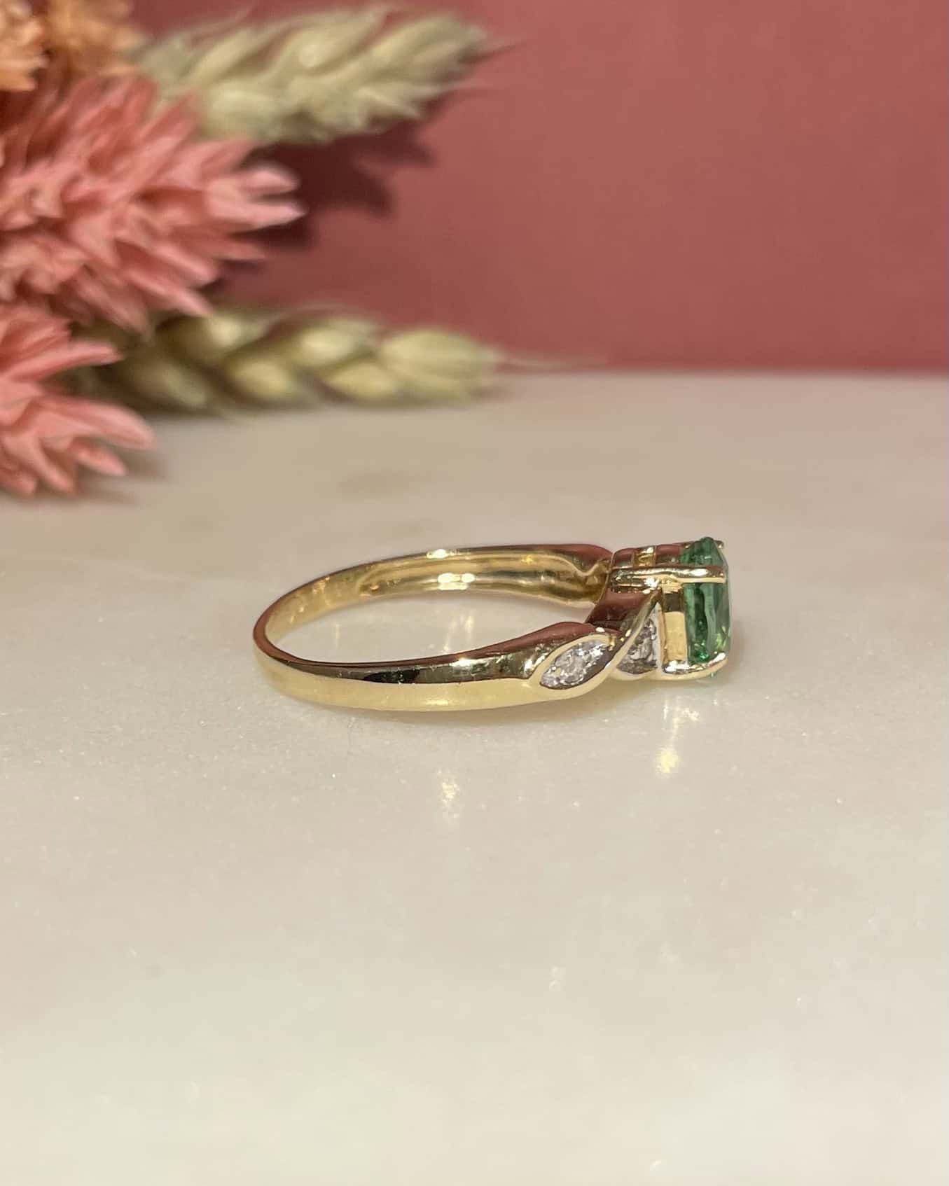 Bague Jonc Émeraude 0.90 carat & Diamants "Jovana" - Elliade Paris