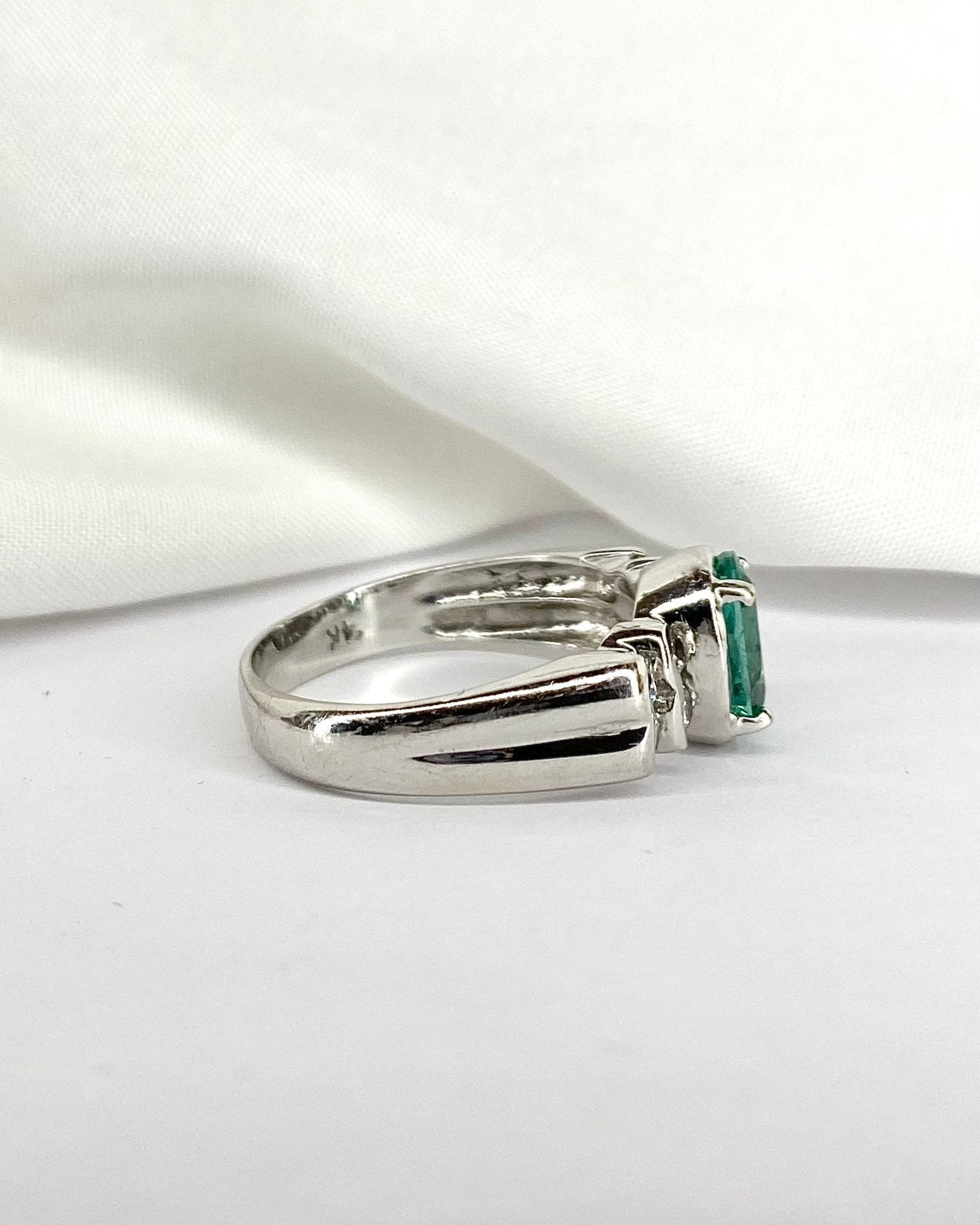 Bague Jonc Émeraude 1.70 carat & 8 Diamants "Fiona" - Elliade Paris