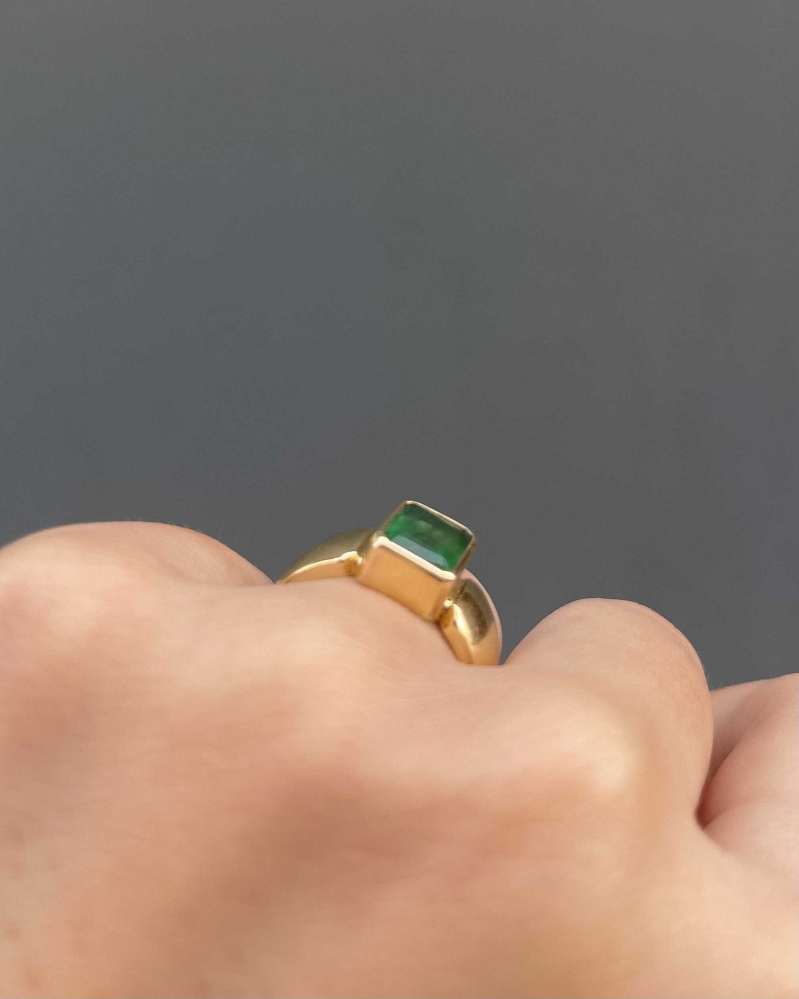 Bague Jonc Émeraude 1.80 carat "Bianca" - Elliade Paris