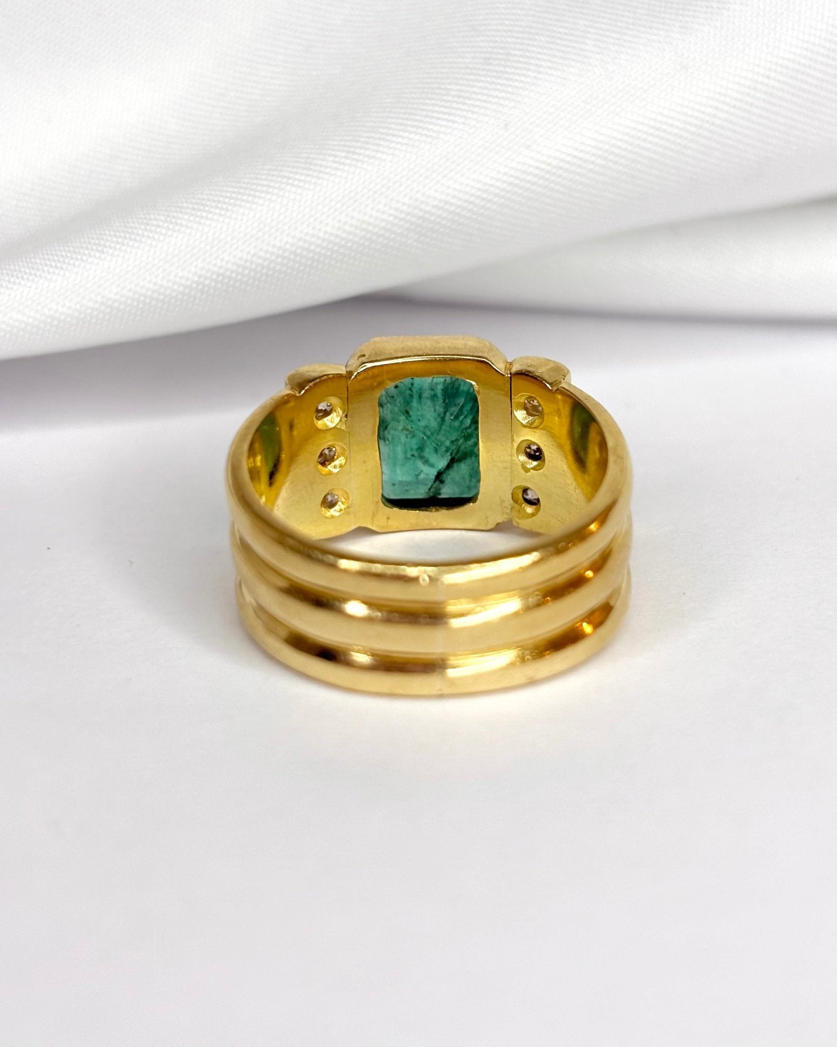 Bague Jonc Émeraude 2.35 carats, Diamants & Or Jaune 10,51g "Claudia" - Elliade Paris