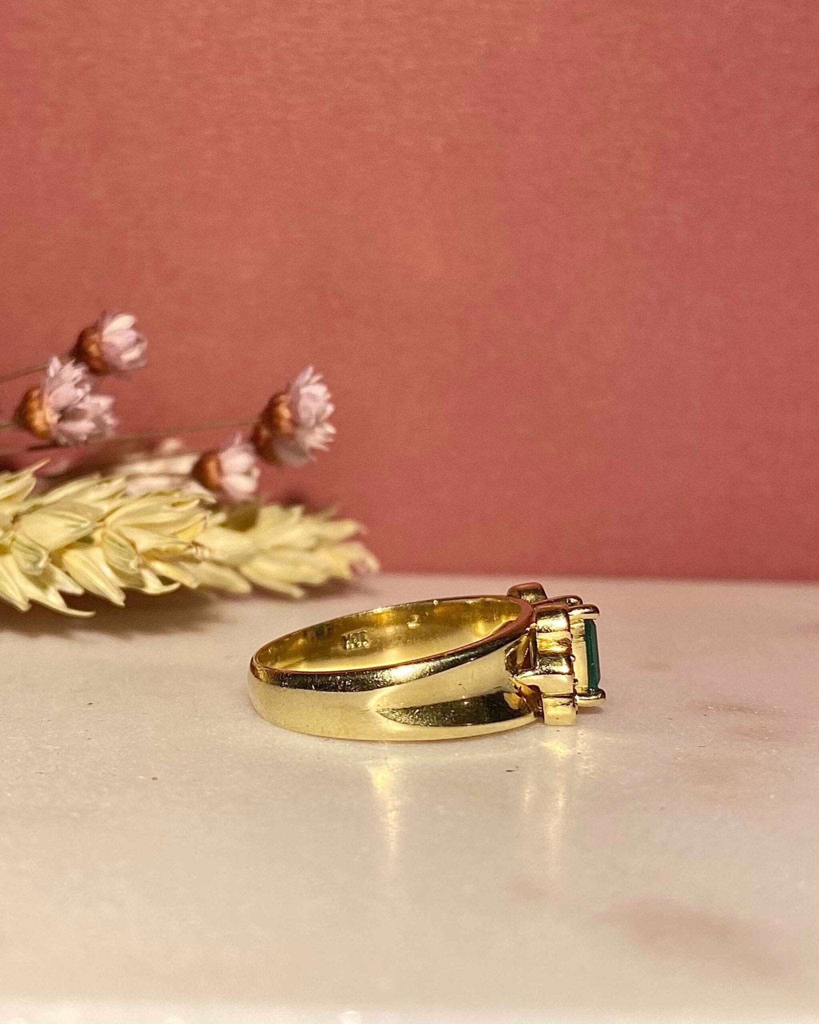Bague Jonc Émeraude Colombie 0.80 carat & Diamants "Alix" - Elliade Paris