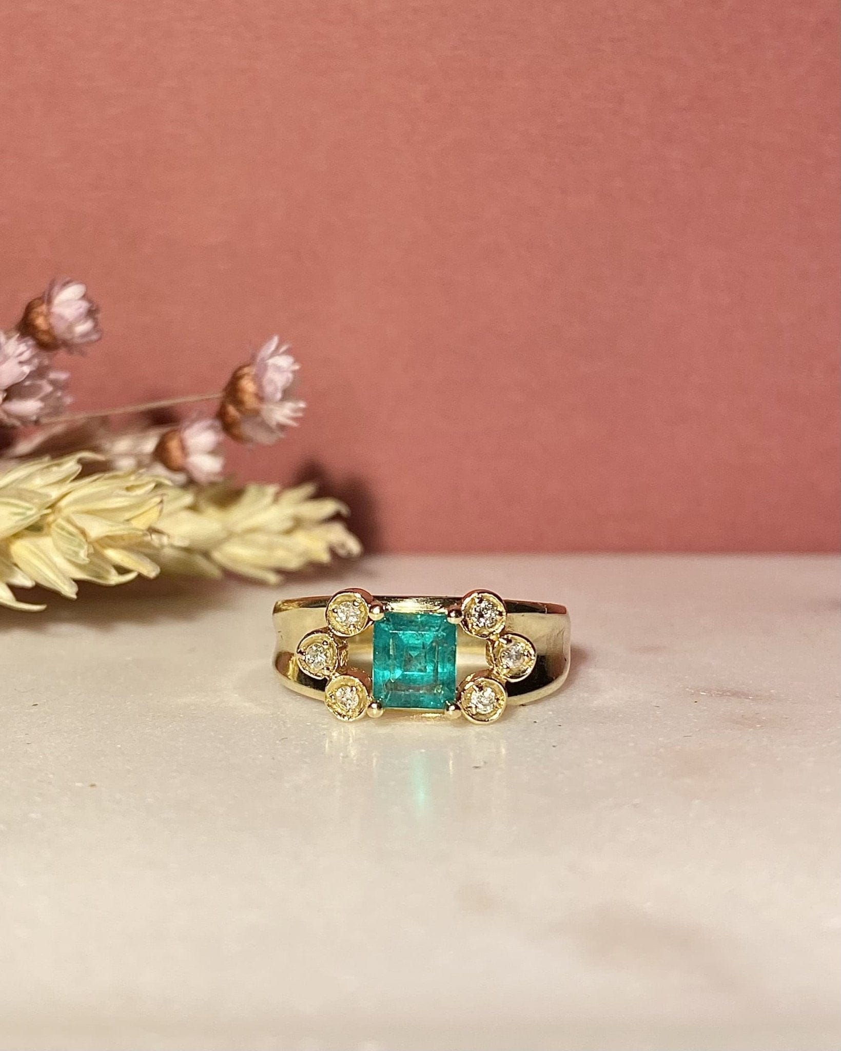 Bague Jonc Émeraude Colombie 0.80 carat & Diamants "Alix" - Elliade Paris