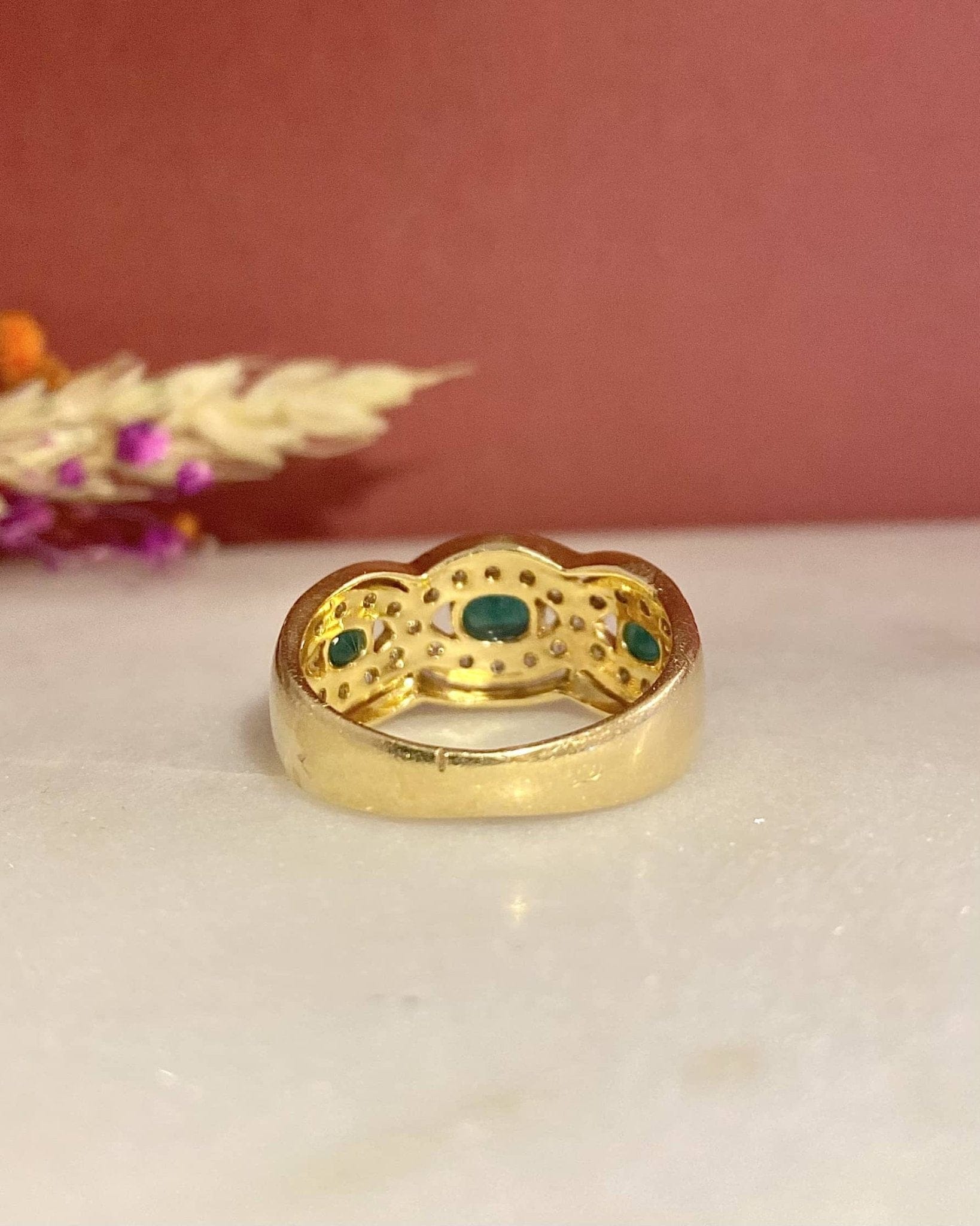 Bague Jonc Emeraudes 0.72 carat & 28 Diamants "Constance" - Elliade Paris