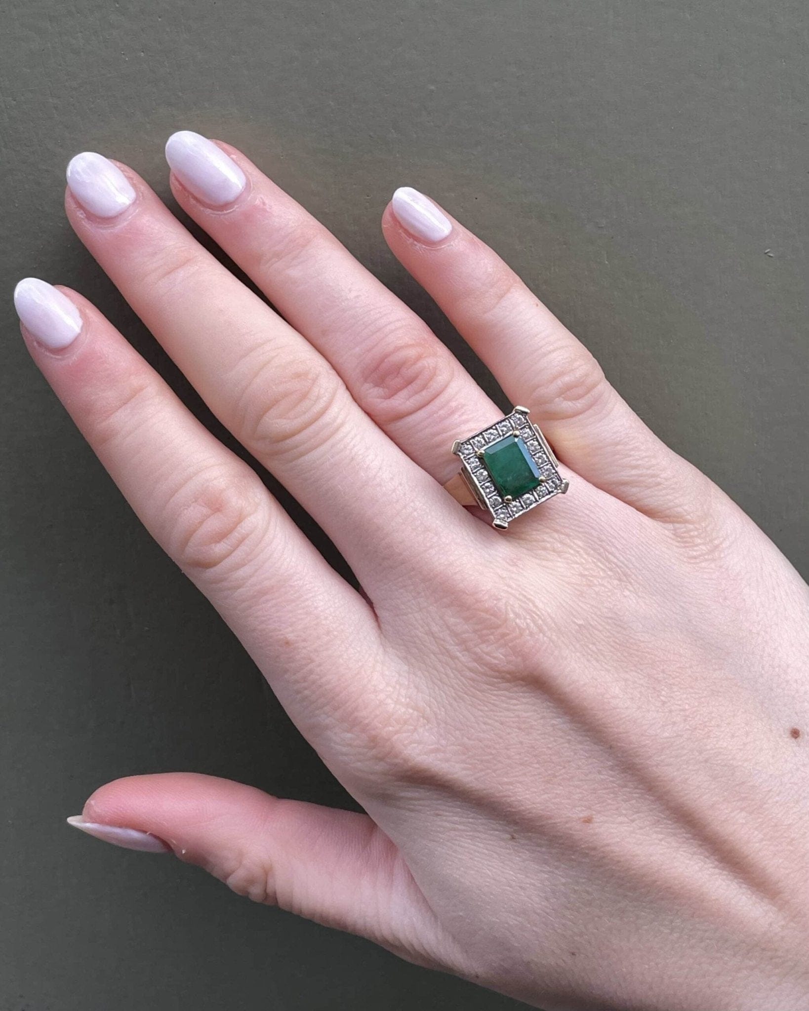 Bague Jonc Marguerite Émeraude 1.15 carat et 18 Diamants "Andrea" - Elliade Paris