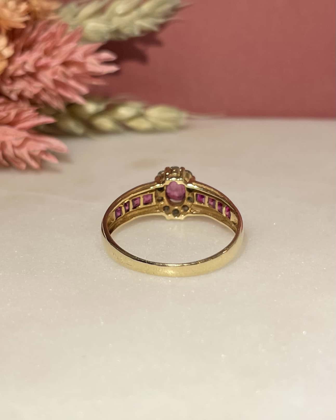 Bague Jonc Marguerite Rubis 0.64 carat & Diamants "Ilaria" - Elliade Paris