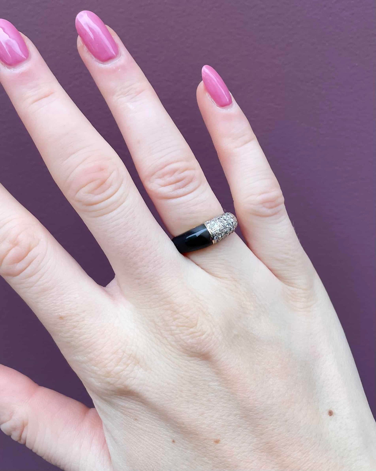 Bague Nina Ricci Jonc Onyx et 48 Diamants "Berna"
